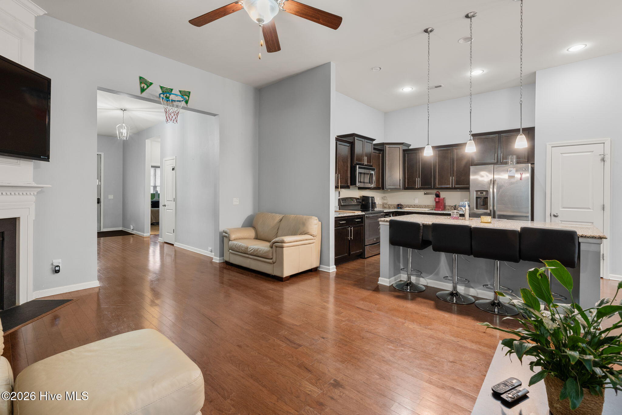 100557369 | Photo 23