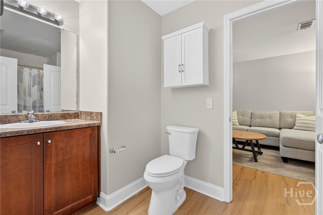 Full Bathroom 2
