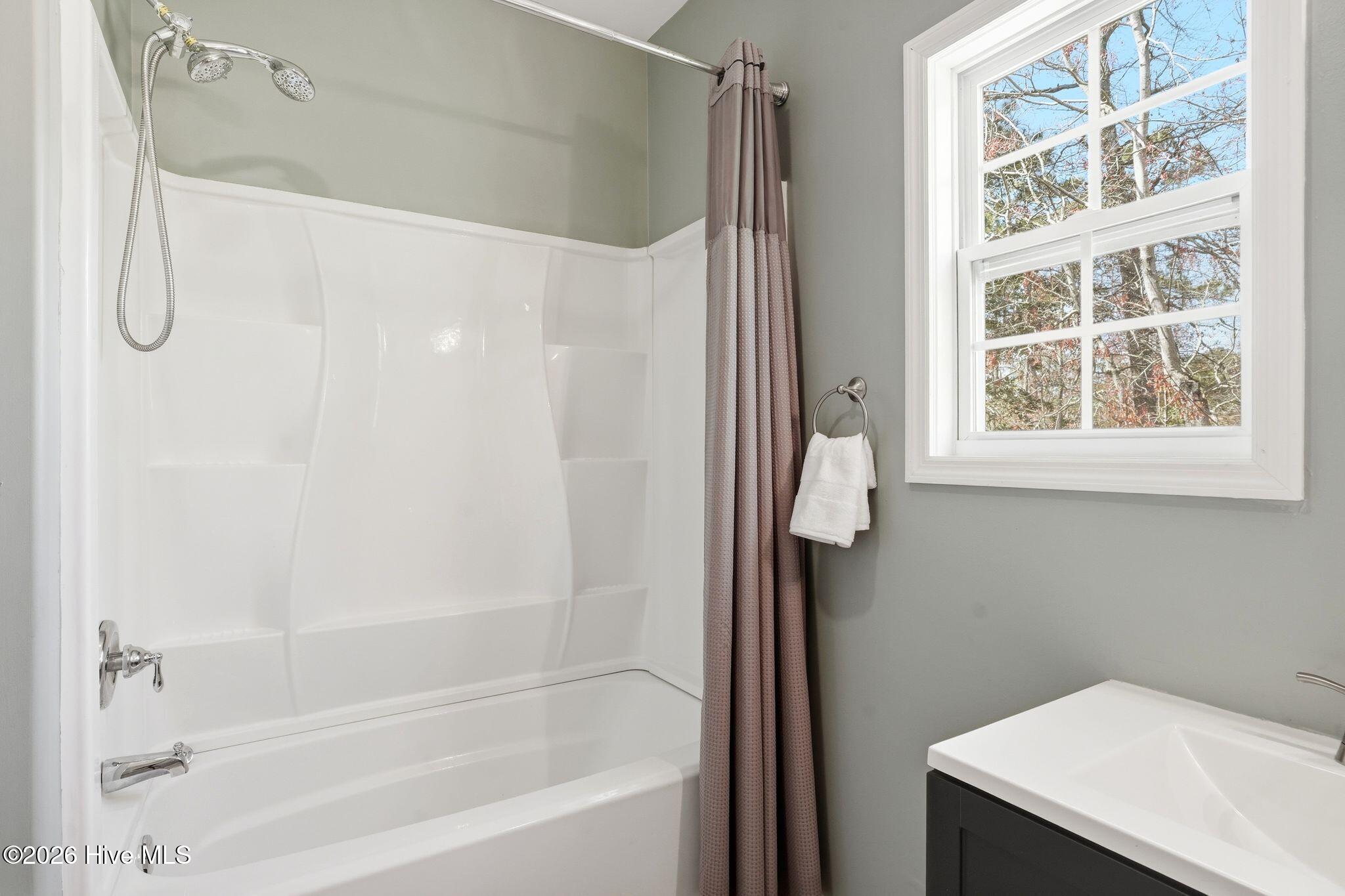 100560935 | Photo 61