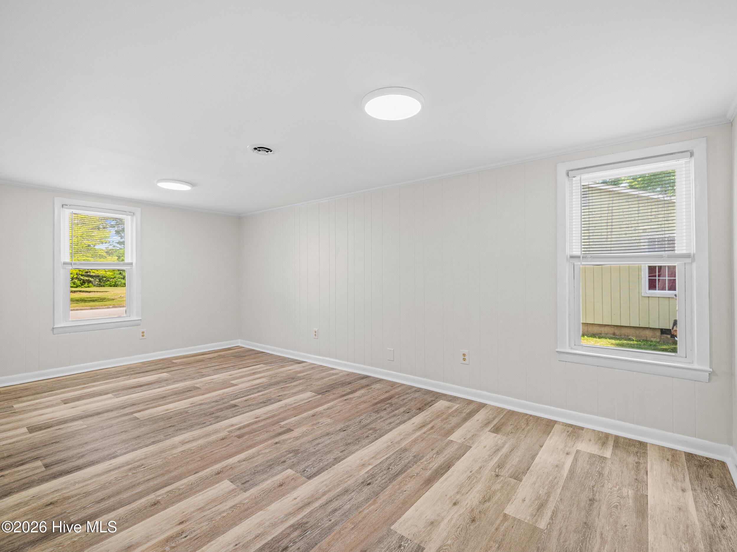 100569612 | Photo 25