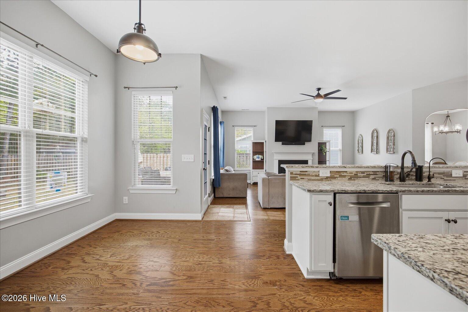 100565930 | Photo 20