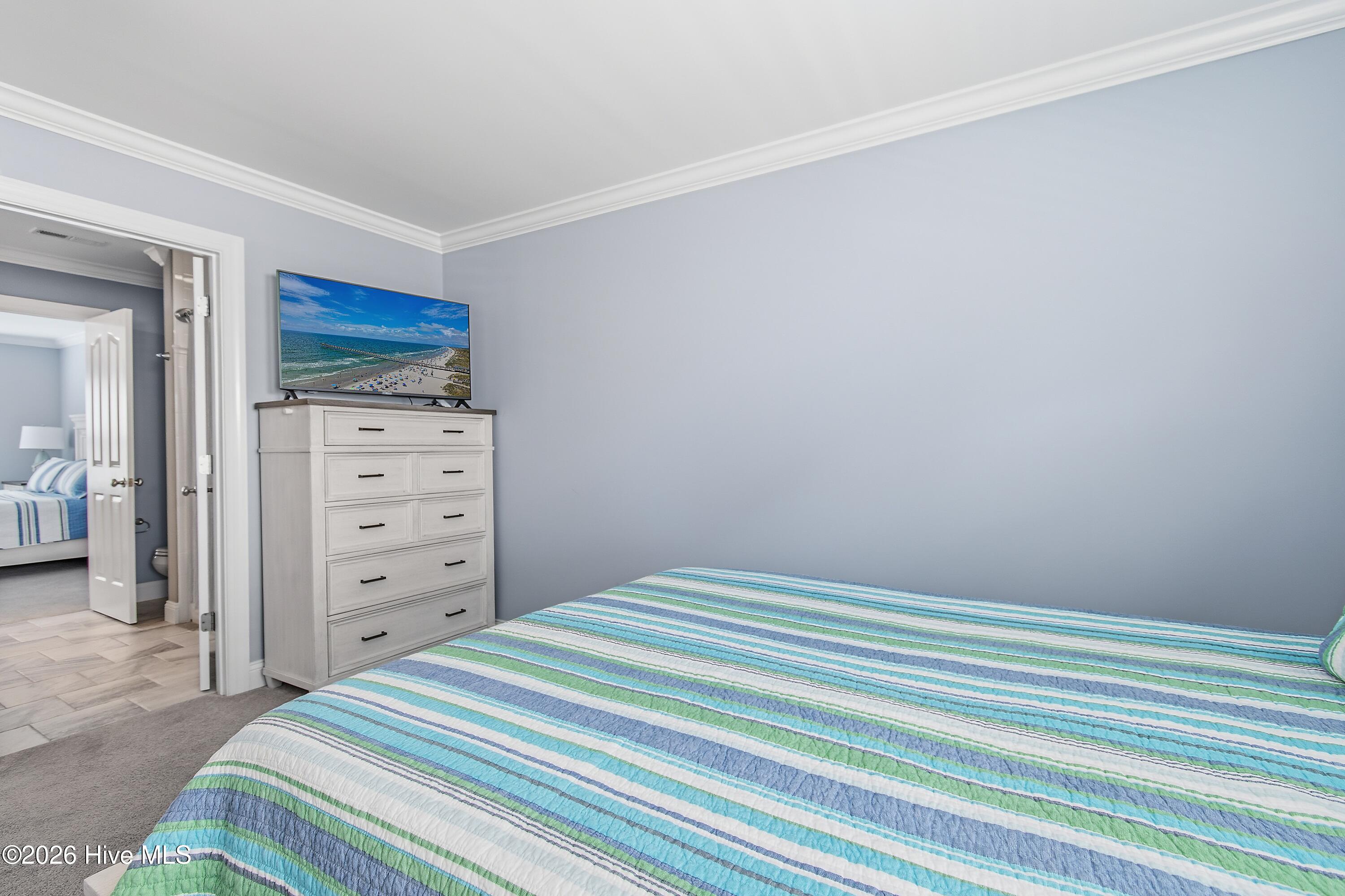 100563777 | Photo 37