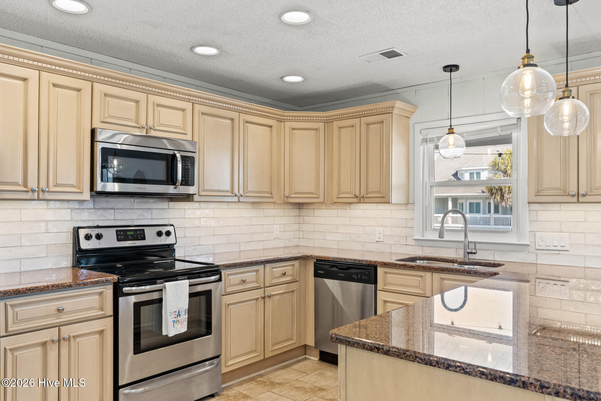 100564426 | Photo 11