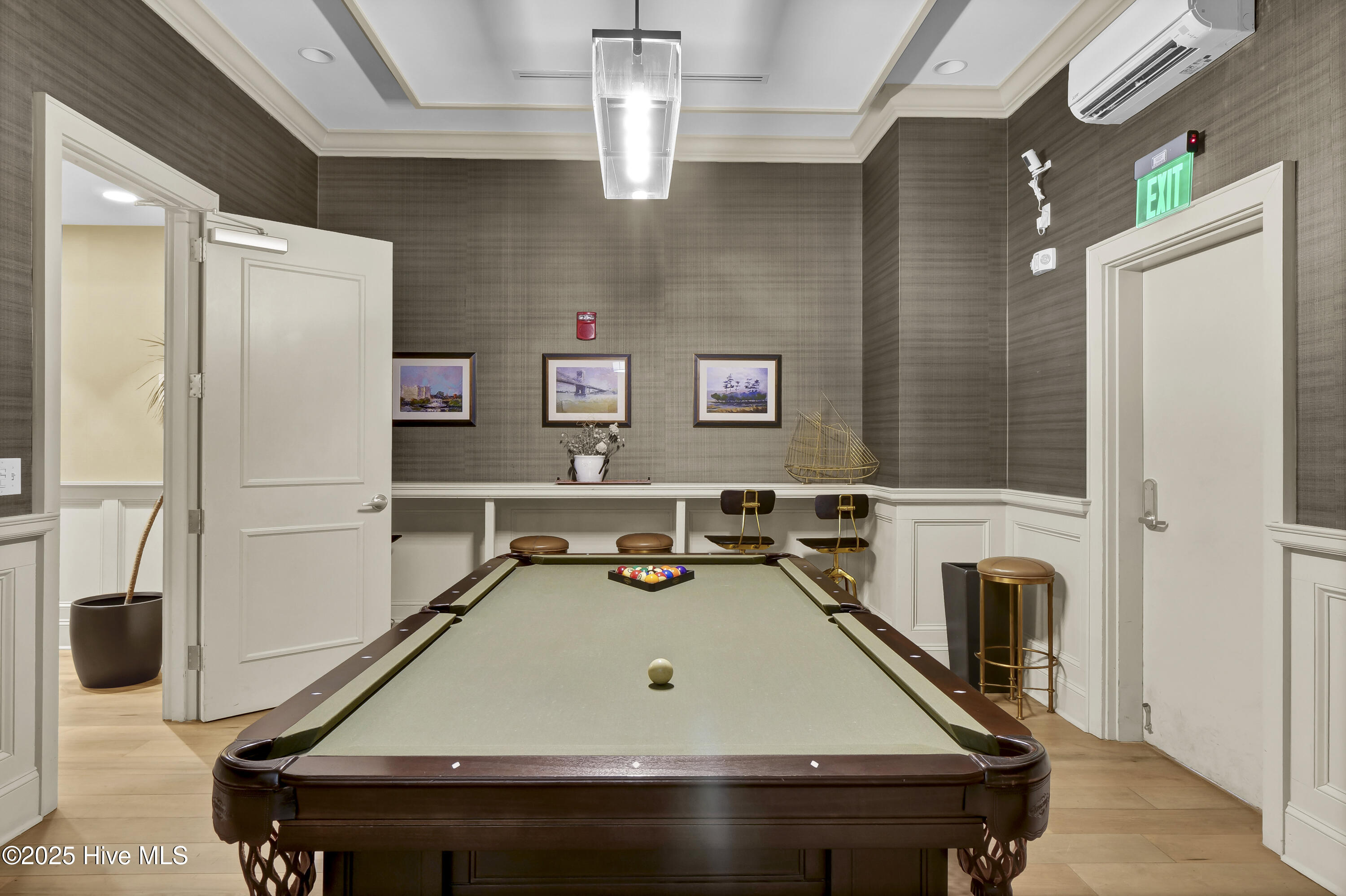 100526322 | Photo 93