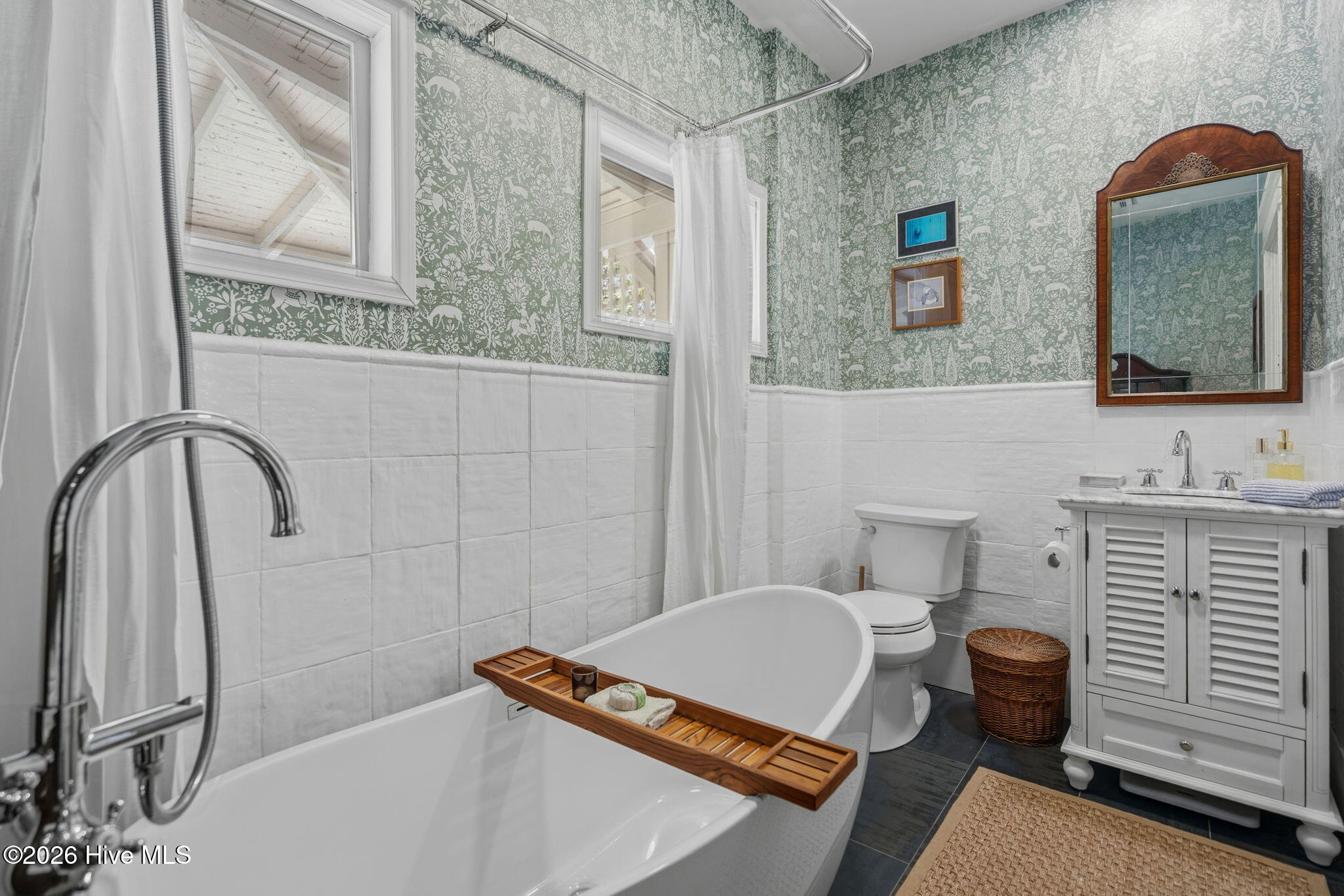 100566277 | Photo 22