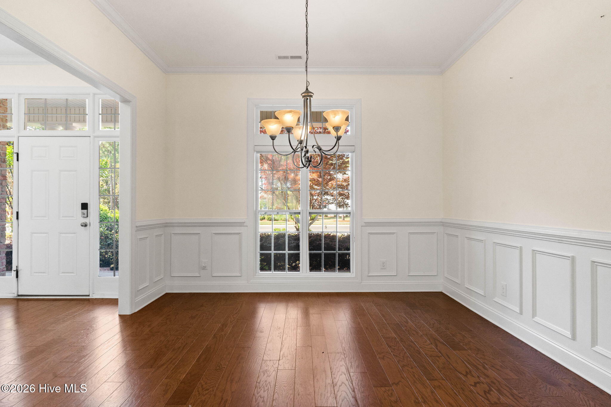 100568005 | Photo 16