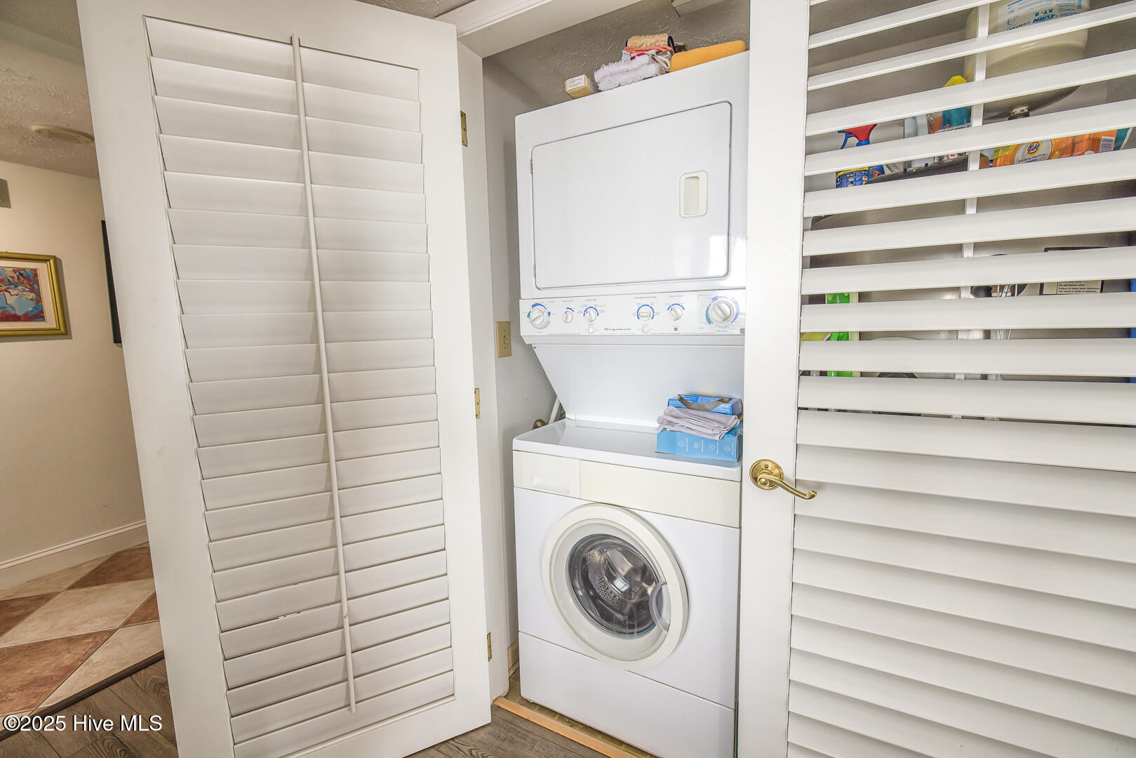 100567097 | Photo 27