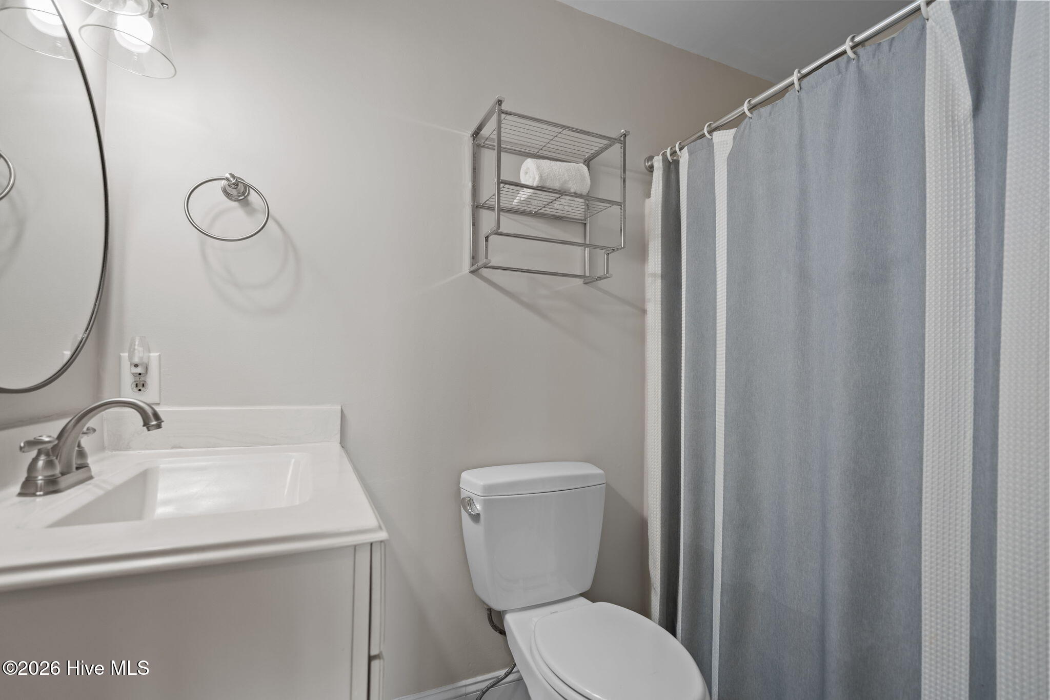 100568045 | Photo 38