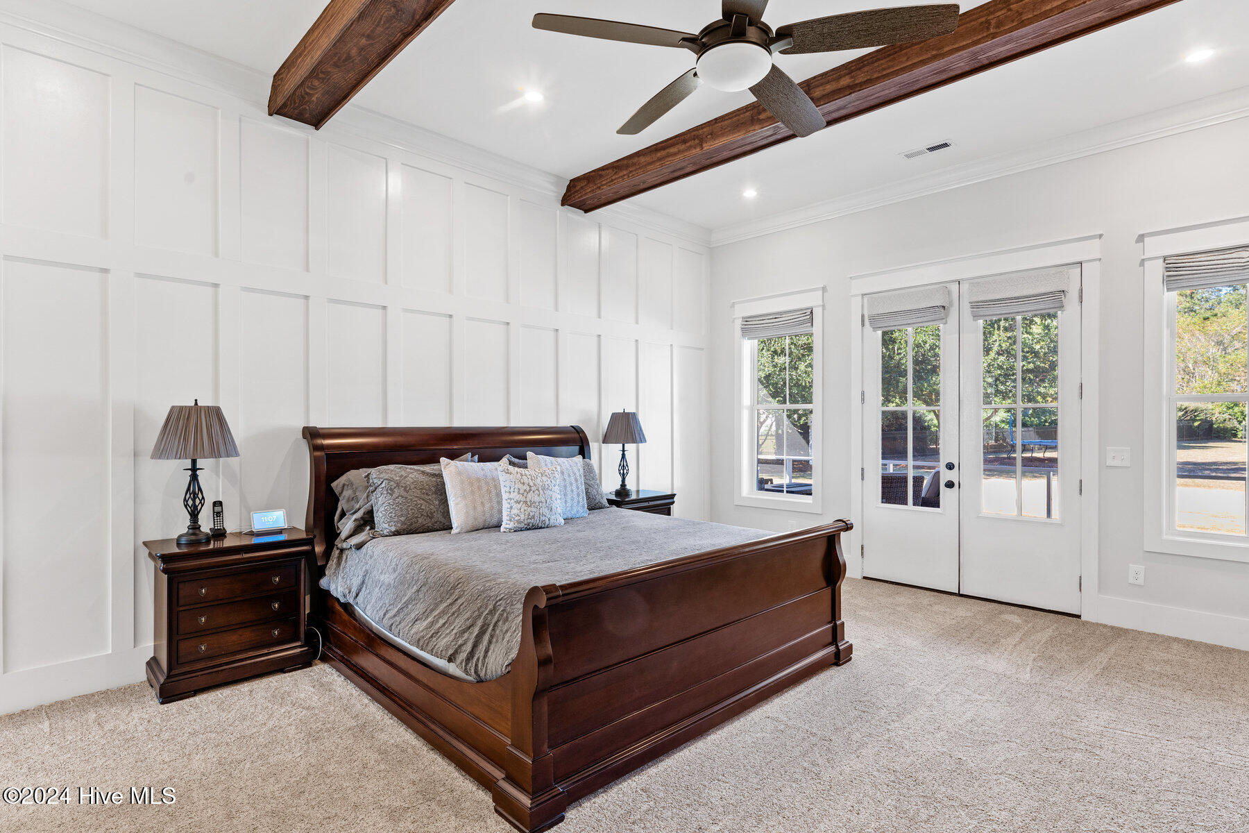 100548763 | Photo 40