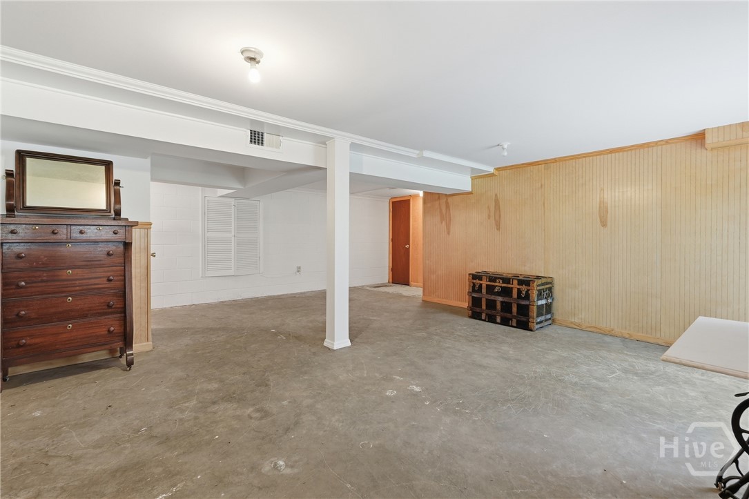 easy access to carport and side driveway