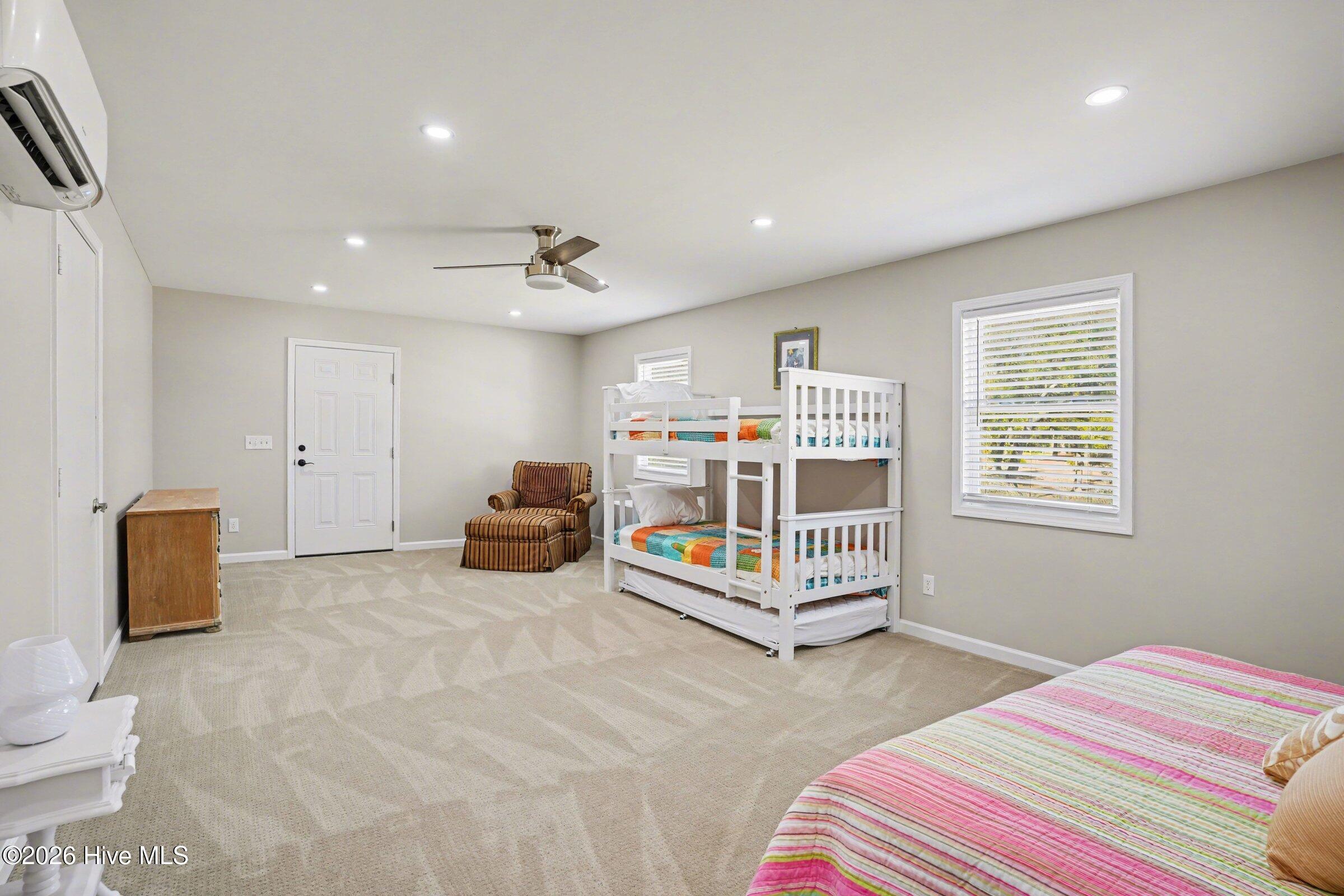 100561753 | Photo 19