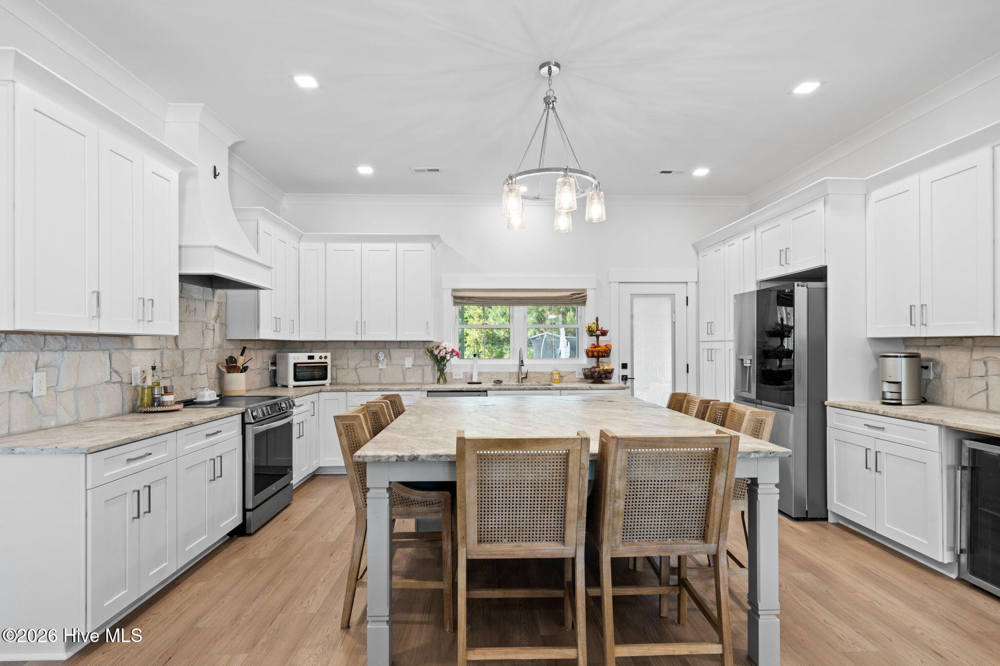 100569675 | Photo 11