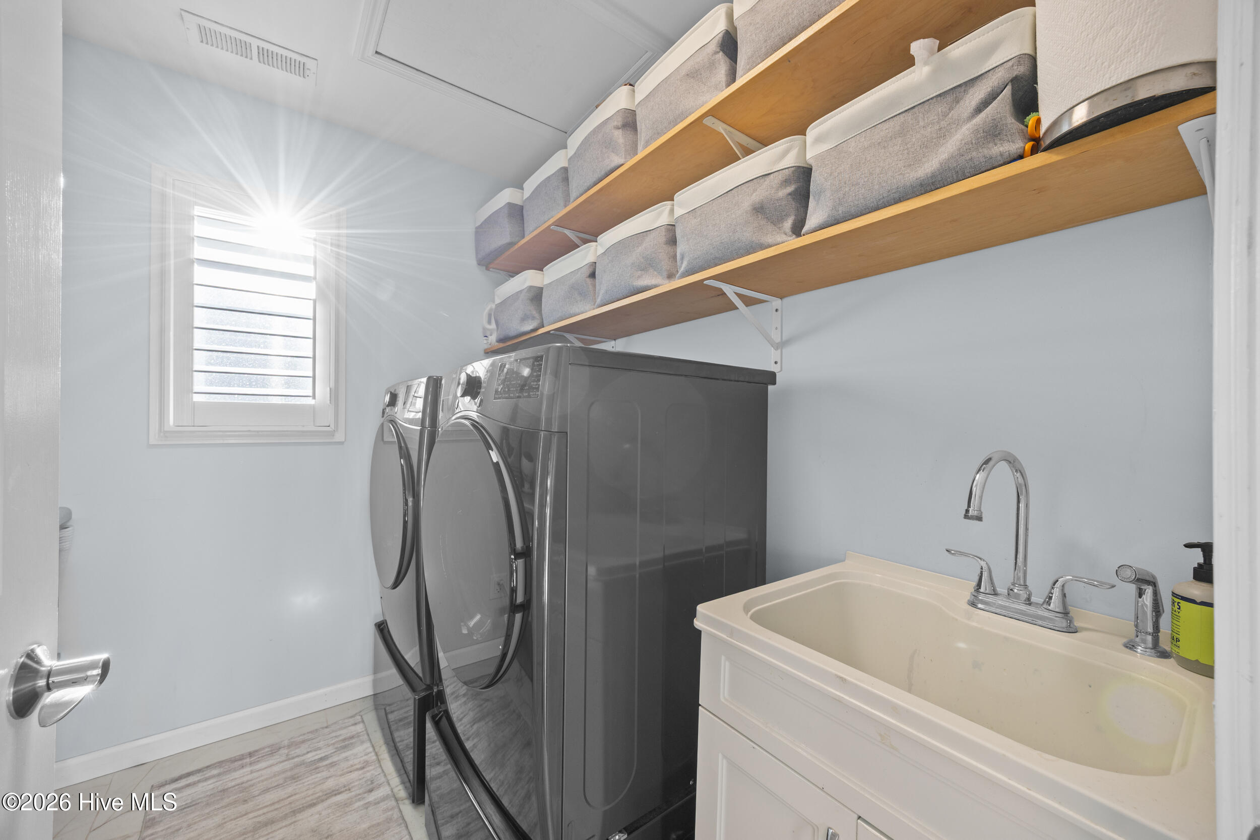 100564811 | Photo 49