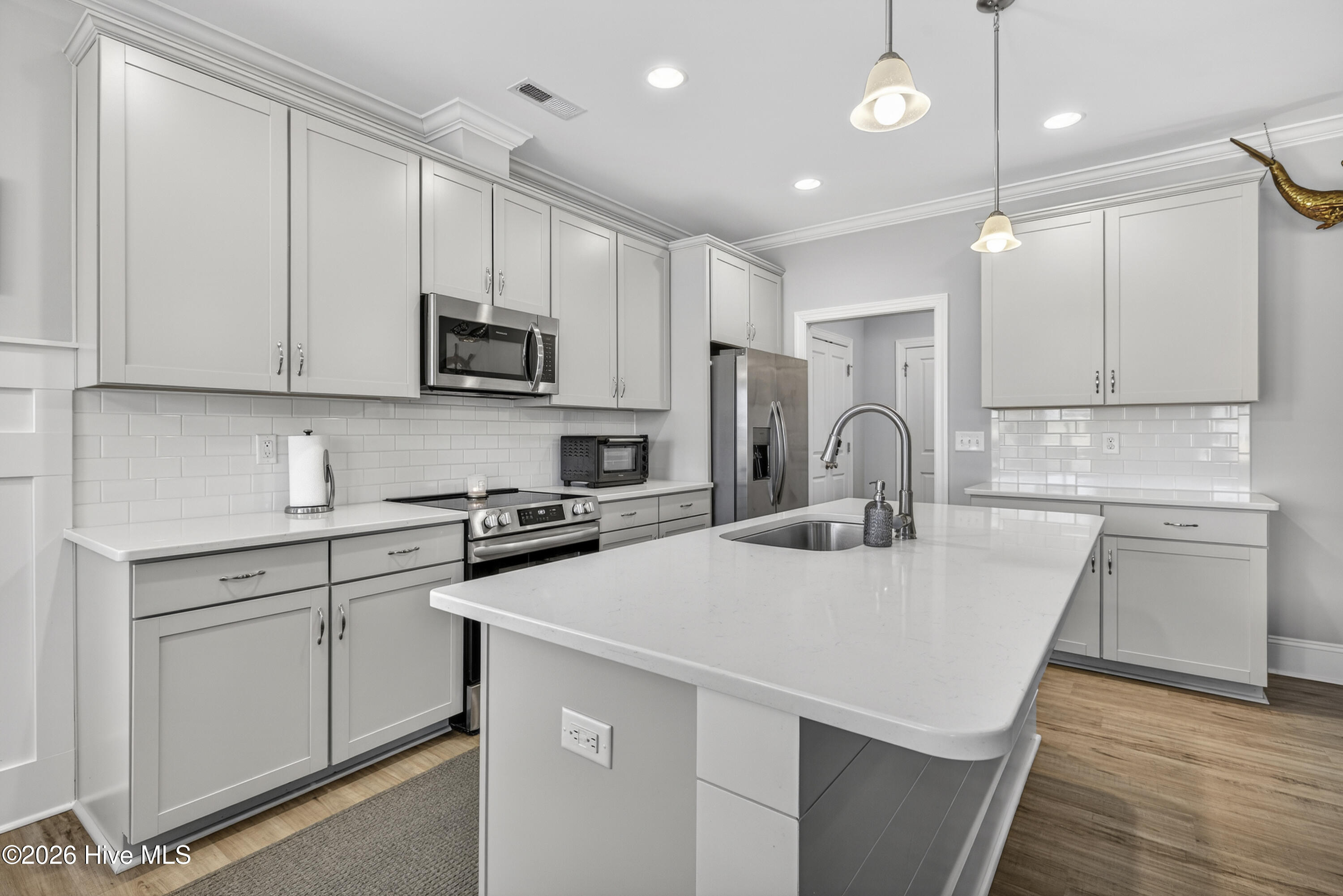 100564336 | Photo 18