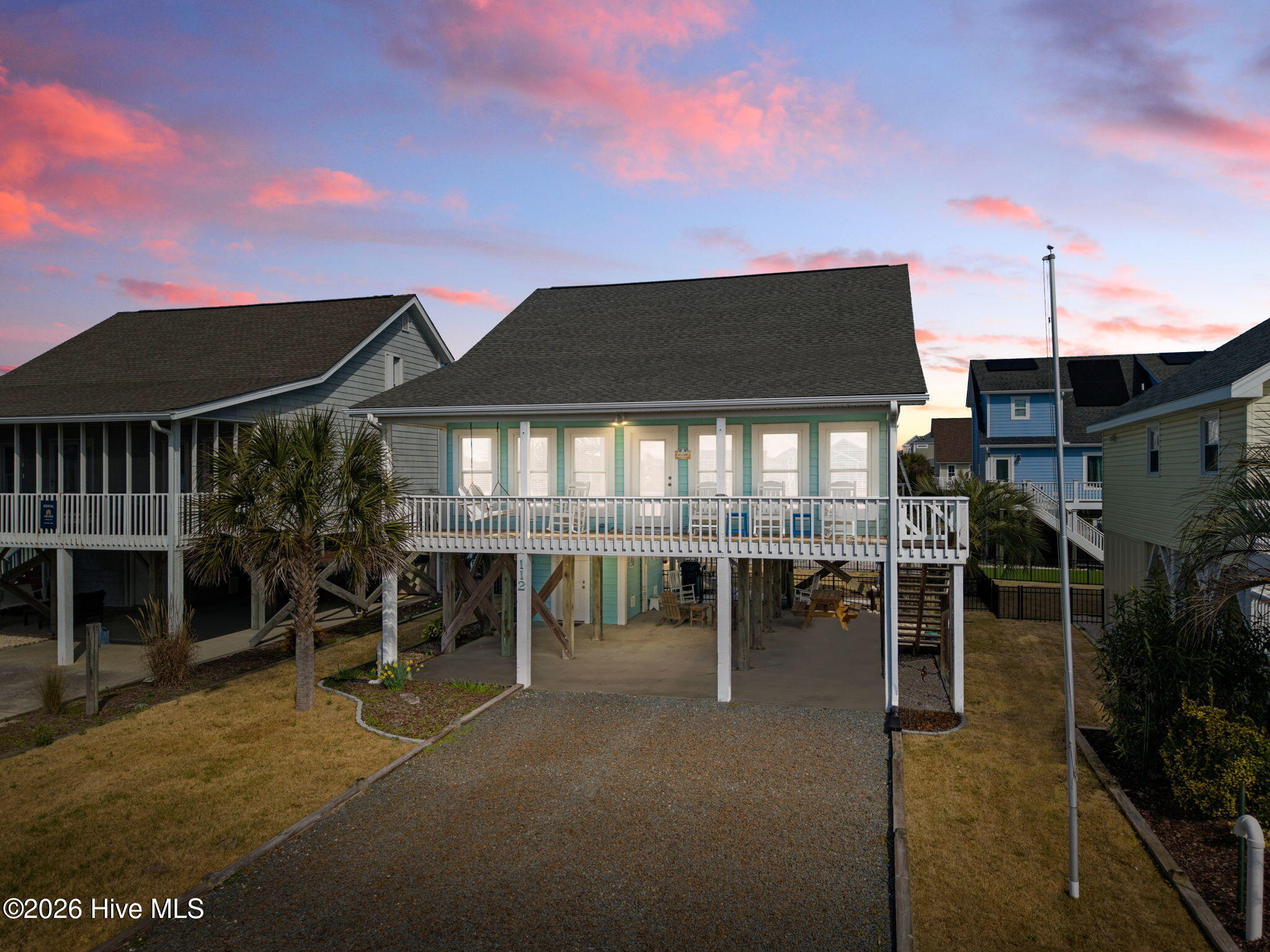 100560342 | Photo 44