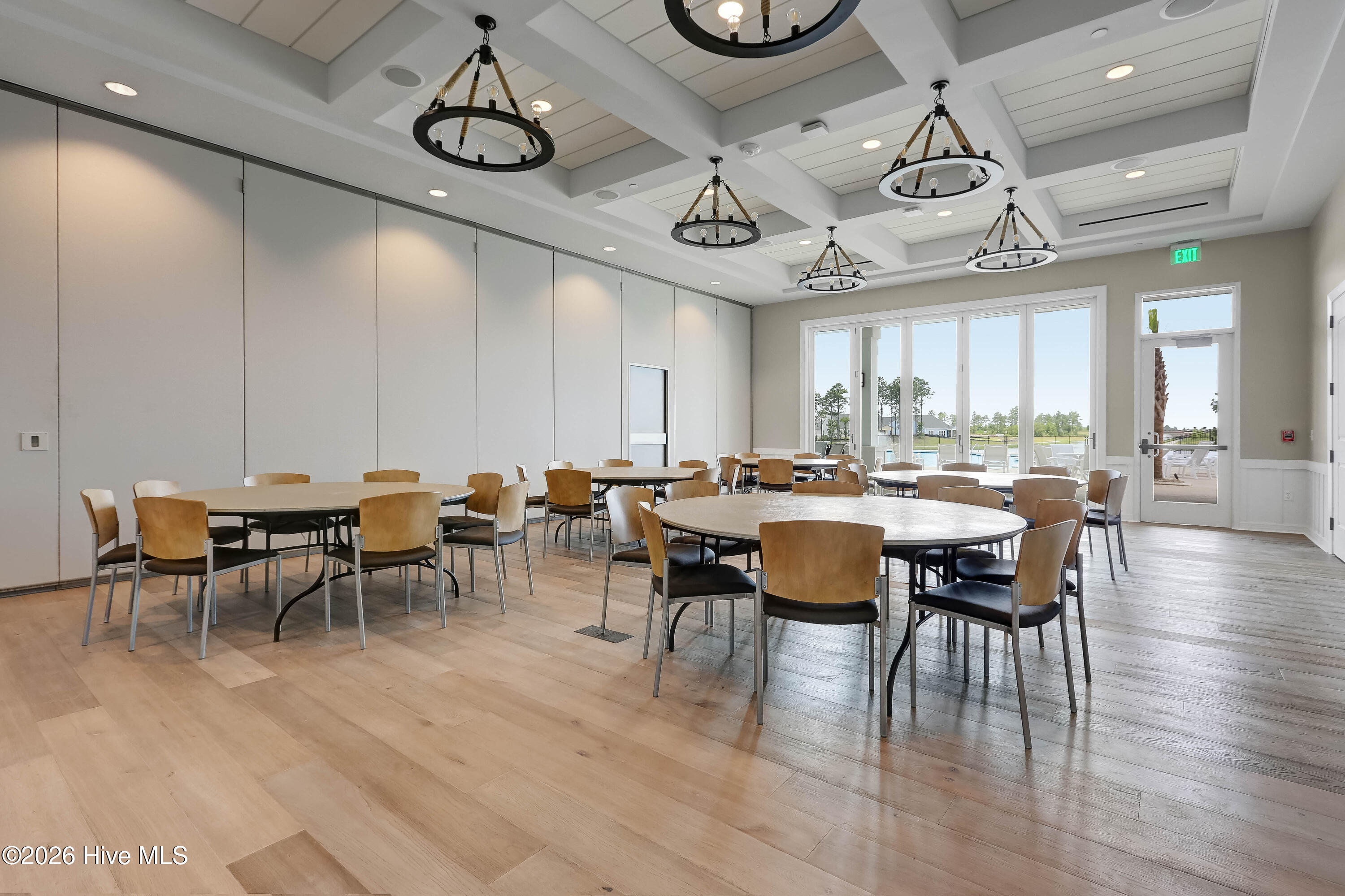 100555746 | Photo 43