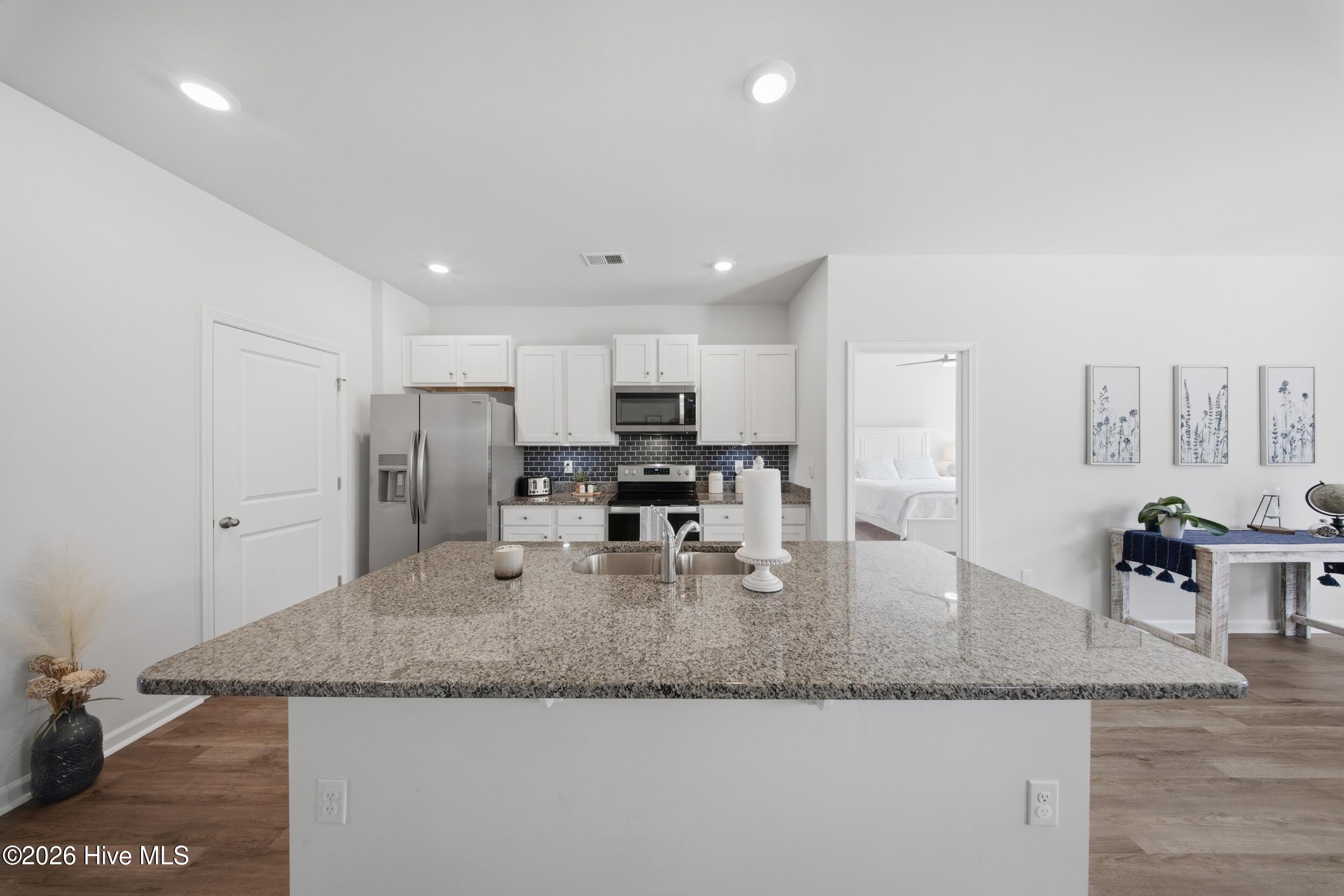 100565594 | Photo 23