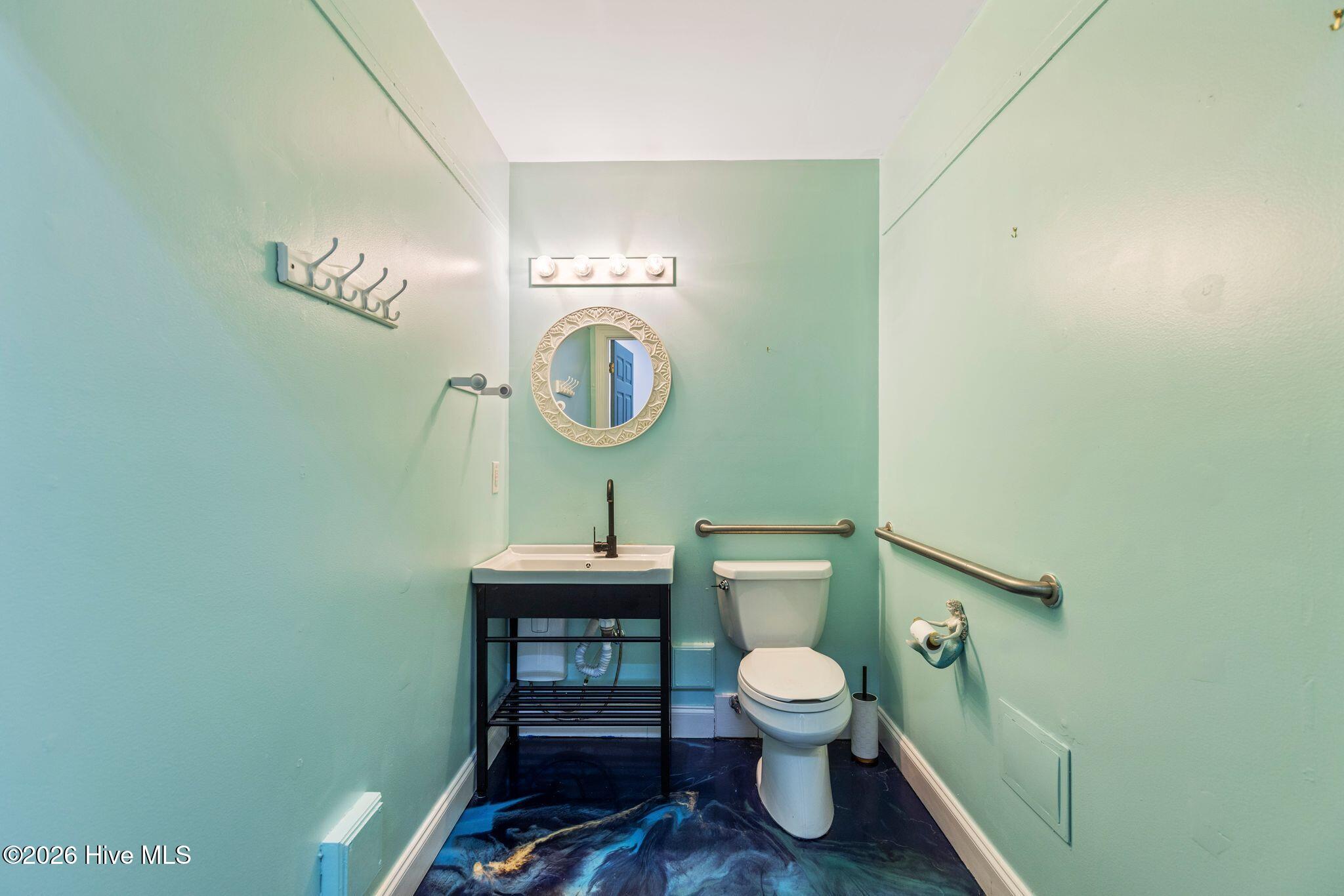 100550657 | Photo 15