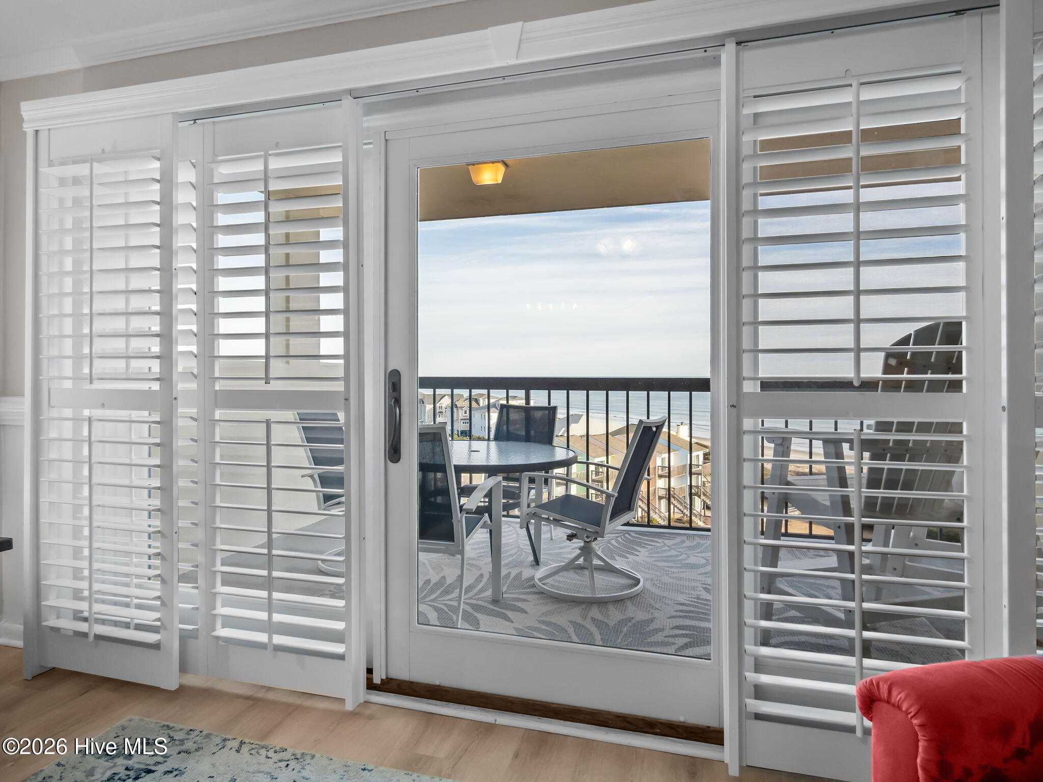 100550428 | Photo 28