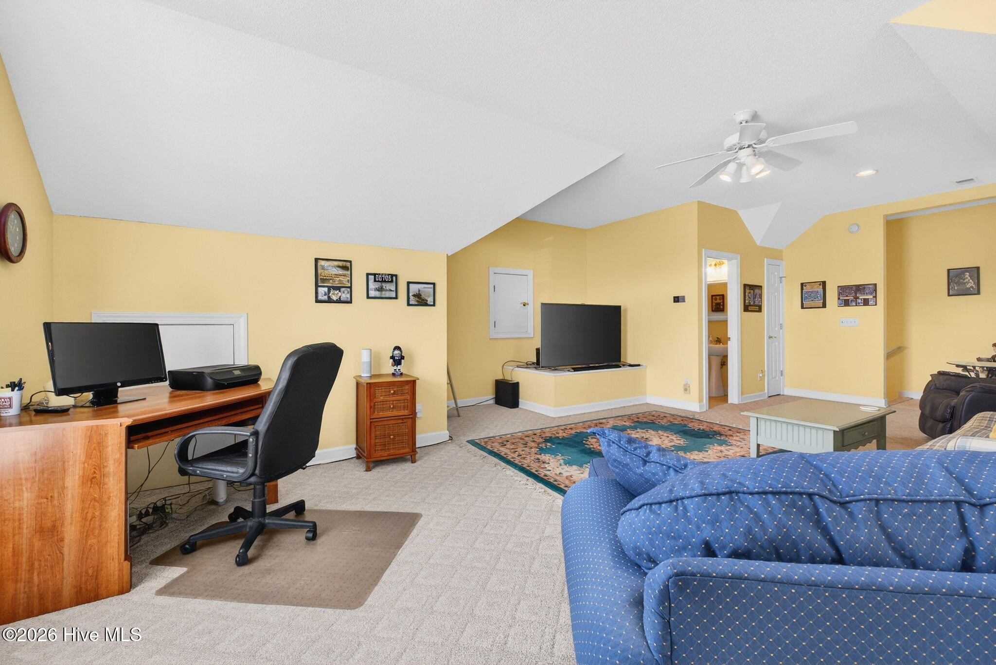 100557579 | Photo 35