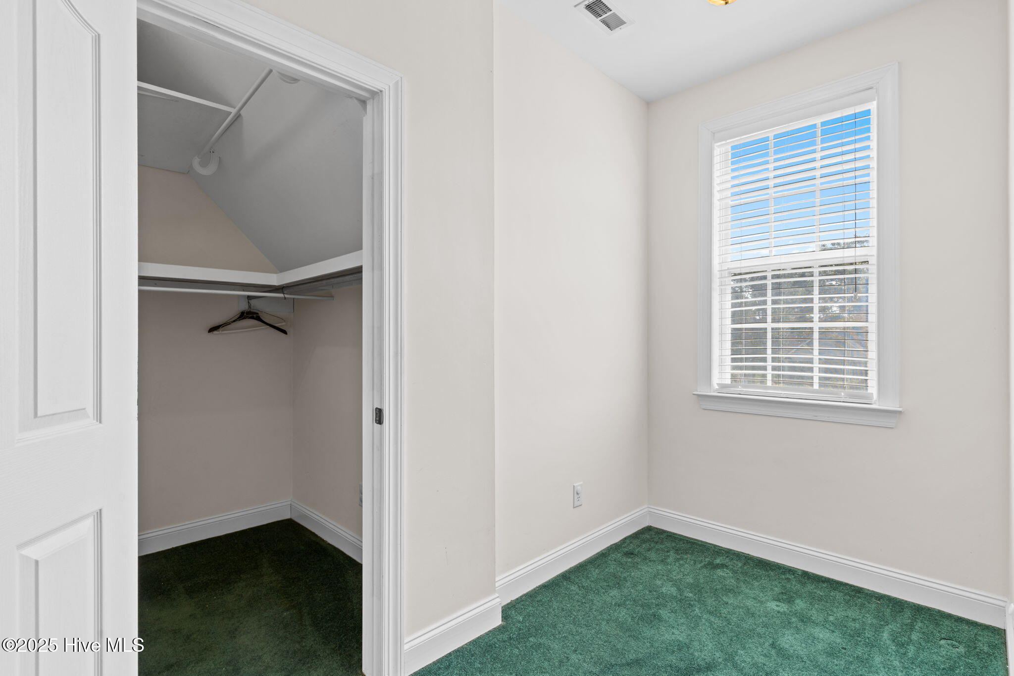 100522413 | Photo 38