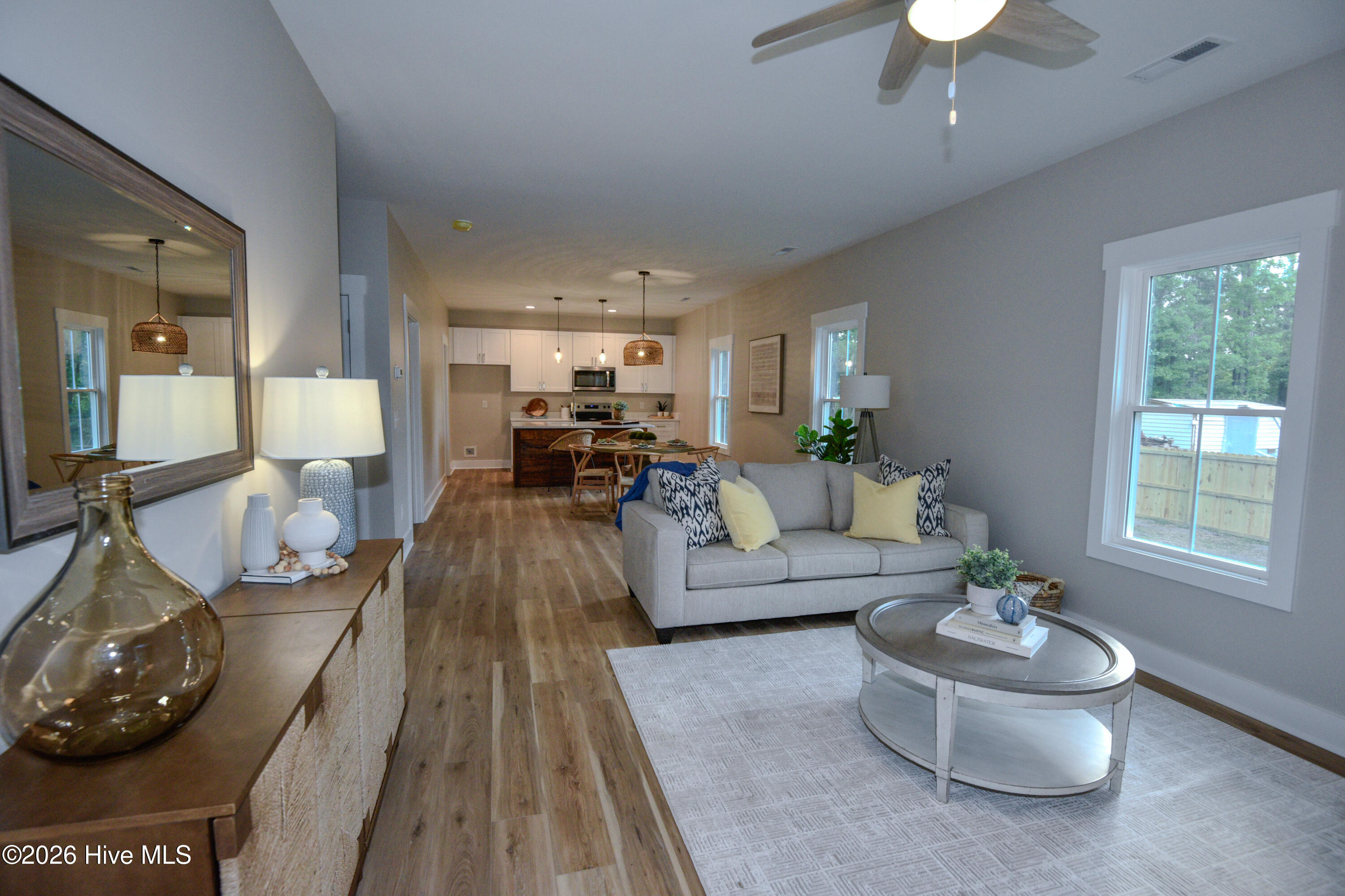 100569320 | Photo 13