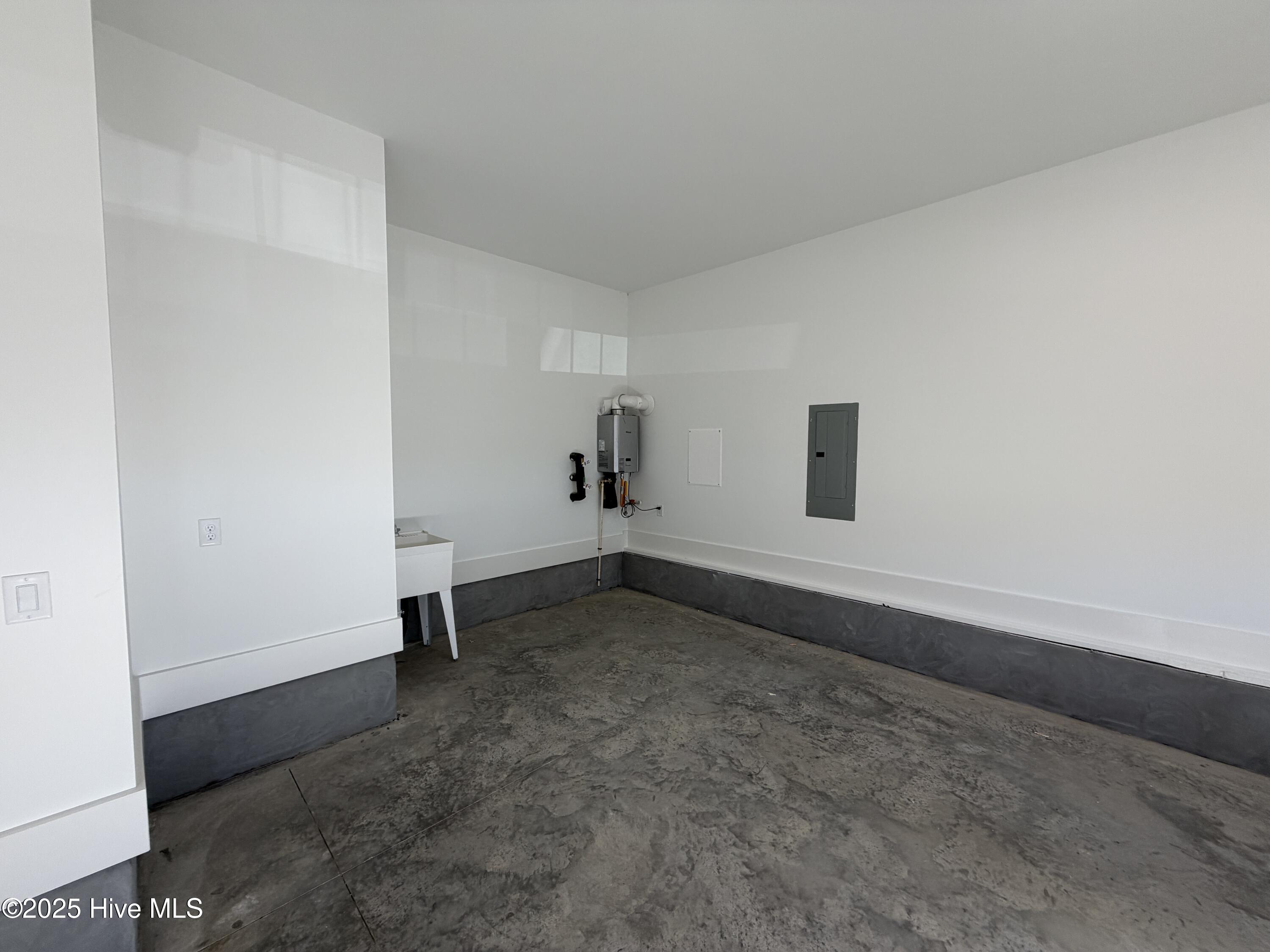 100518580 | Photo 35