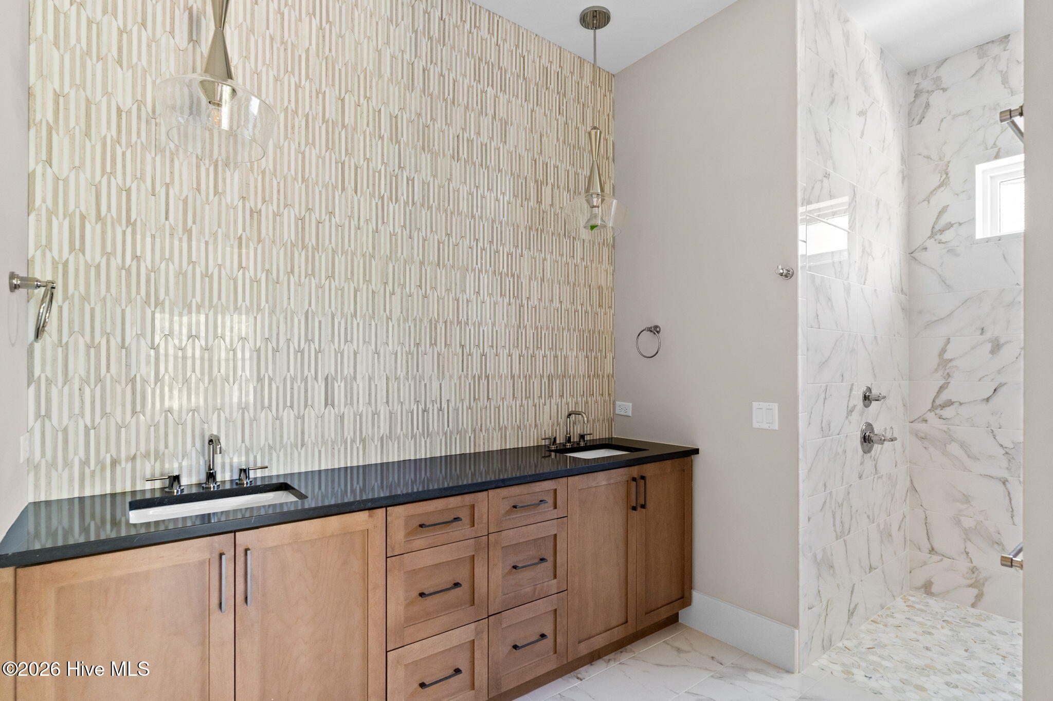 100536610 | Photo 27