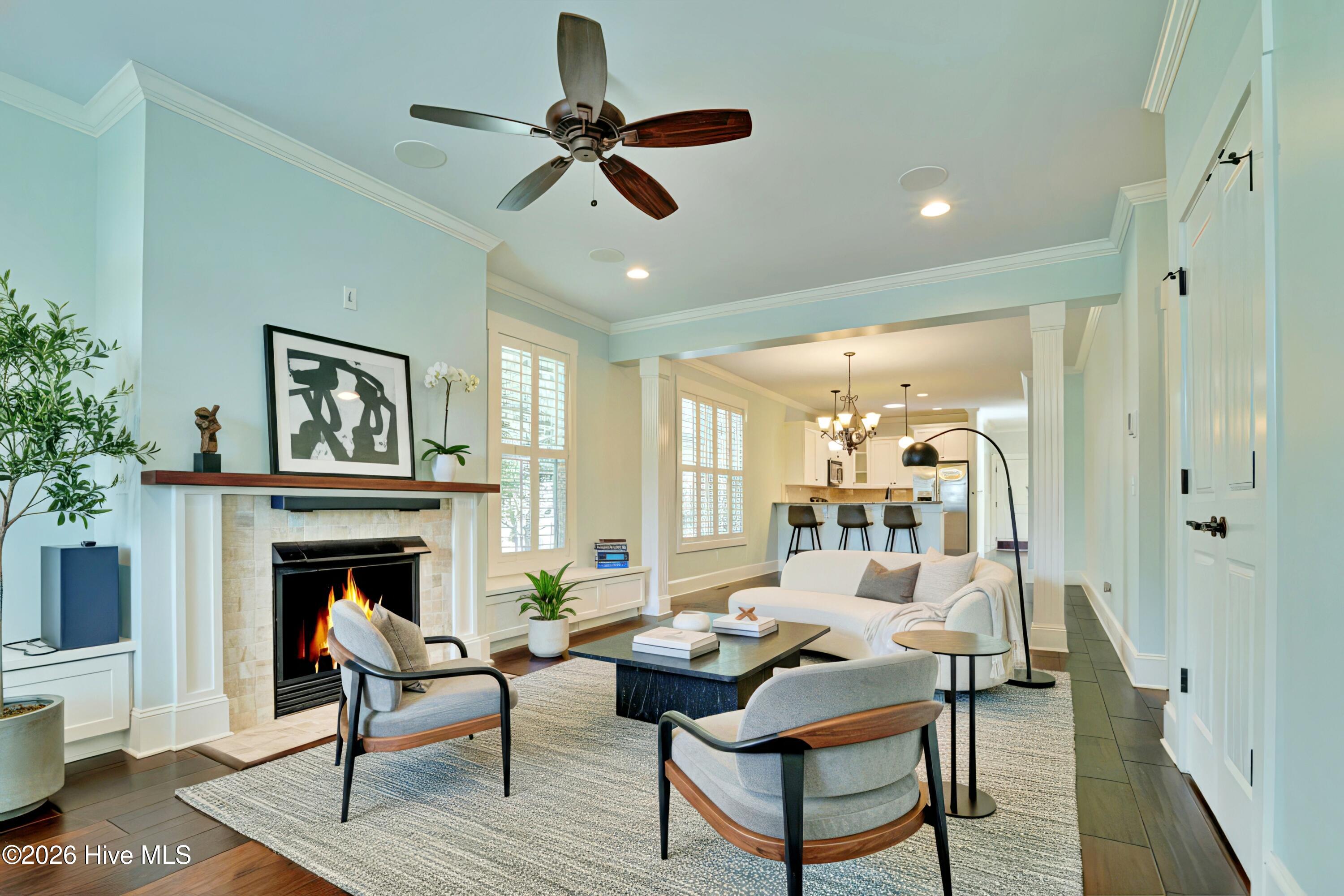 100502836 | Photo 10