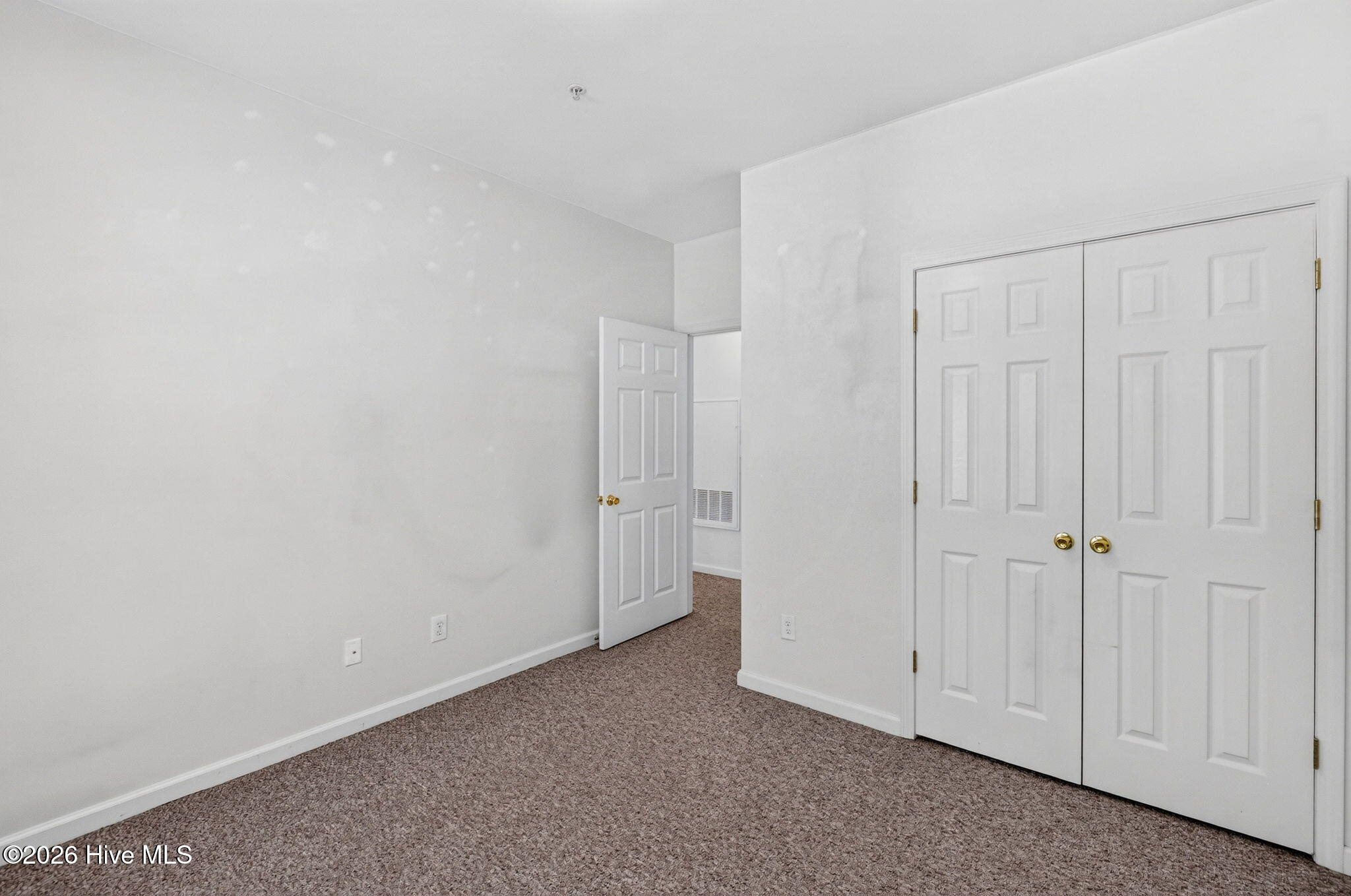 100585069 | Photo 27