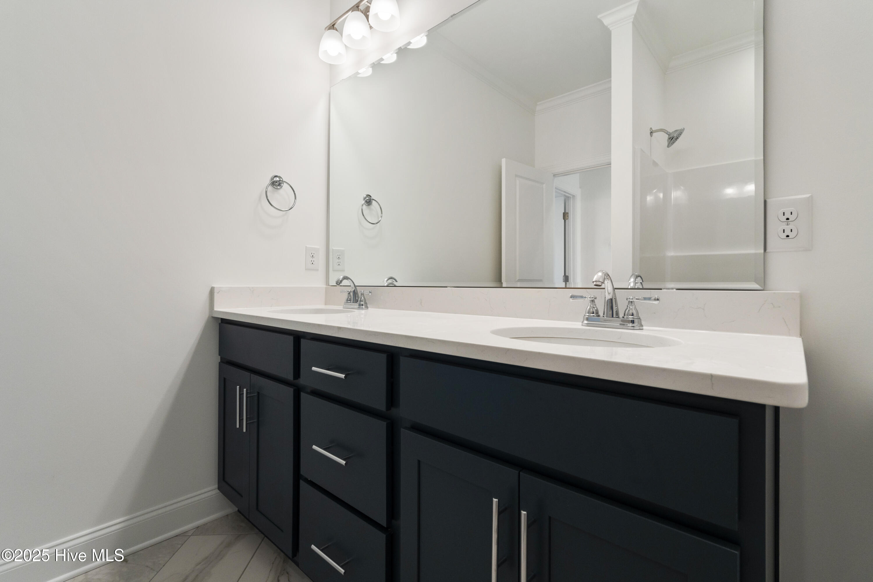 100517752 | Photo 28