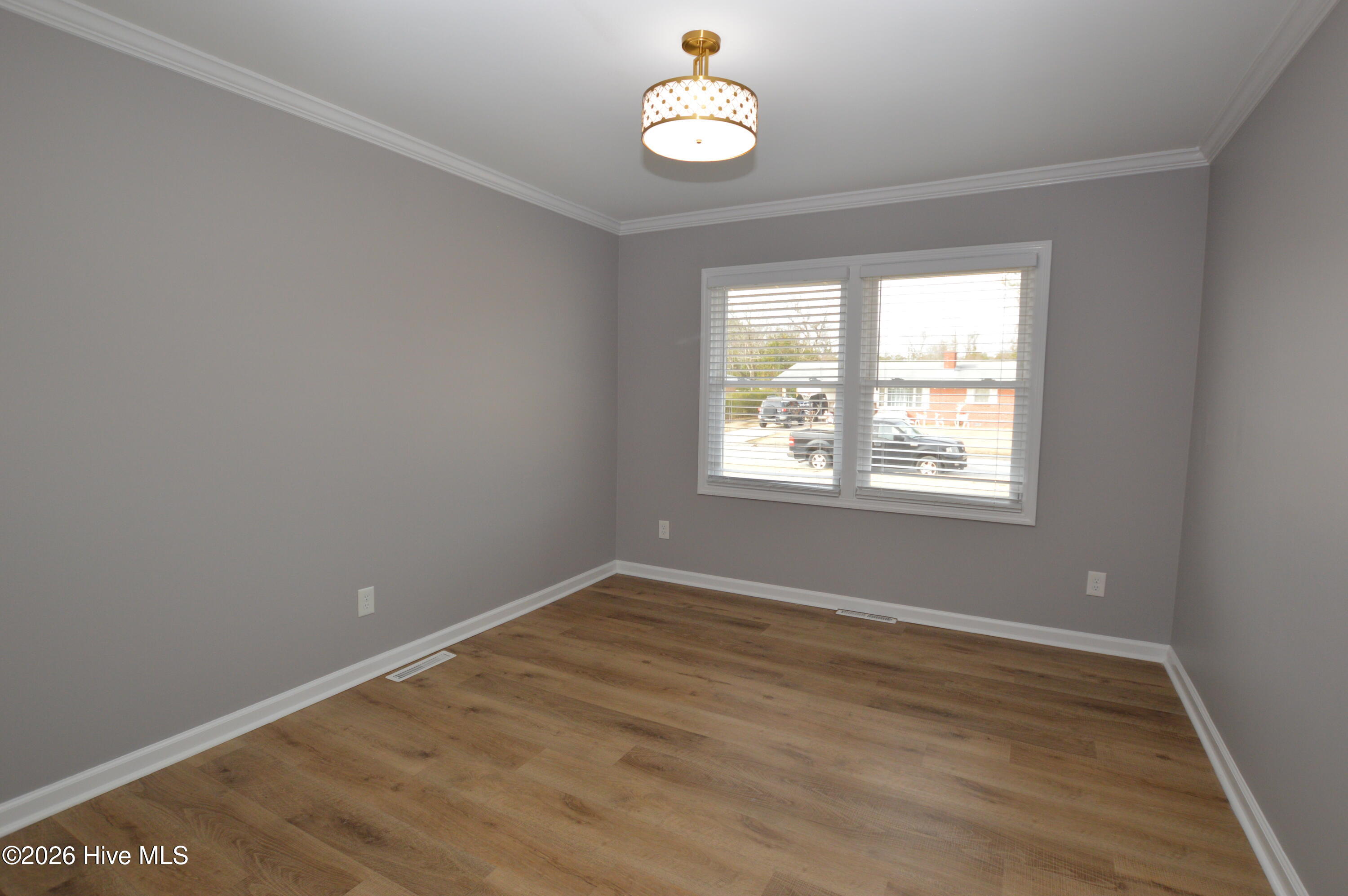 100563873 | Photo 16