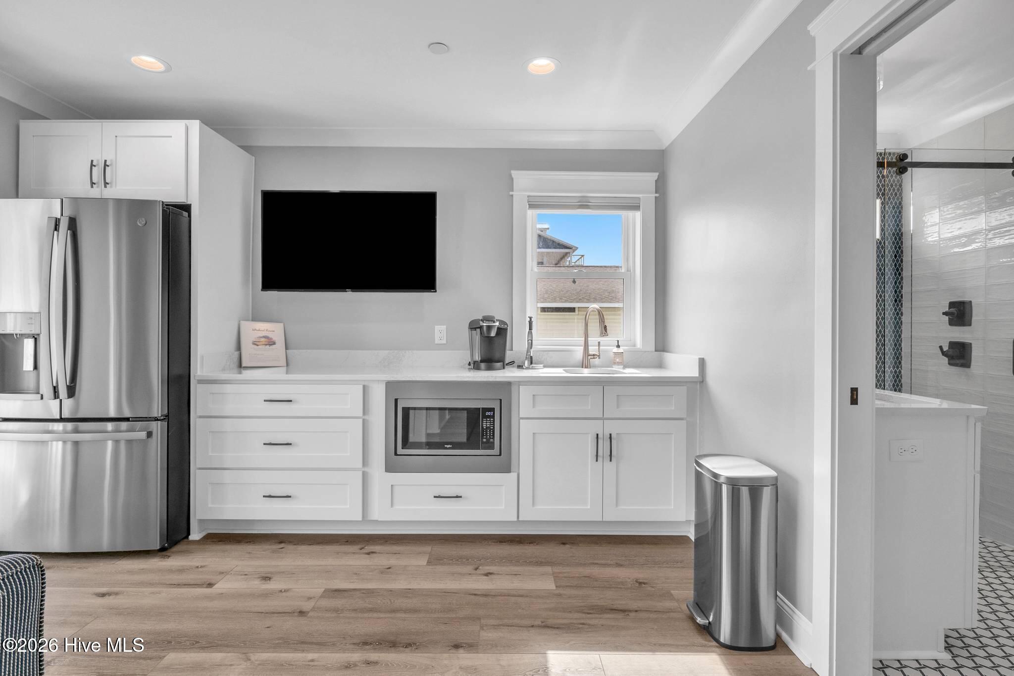 100558345 | Photo 63