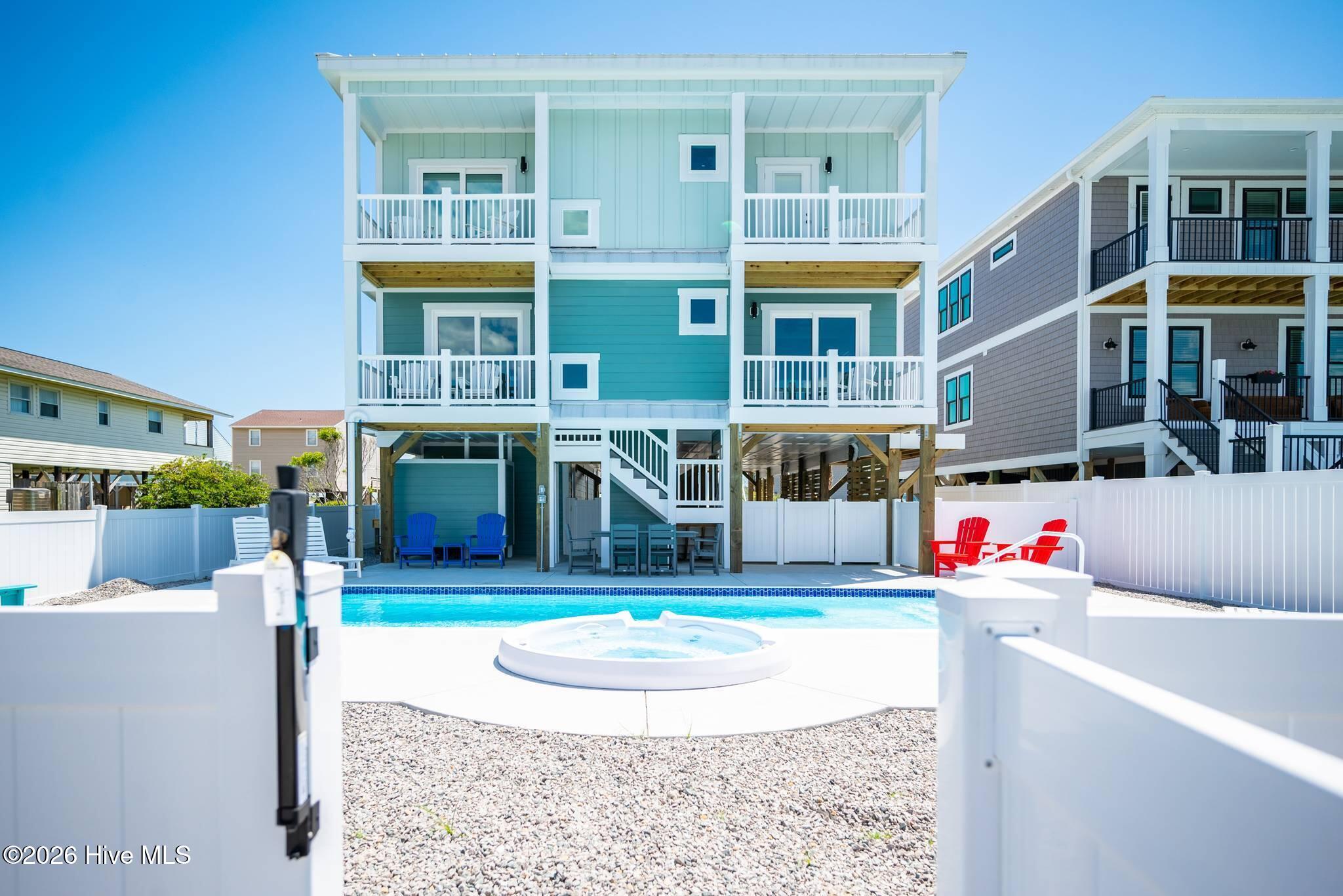 100558345 | Photo 122