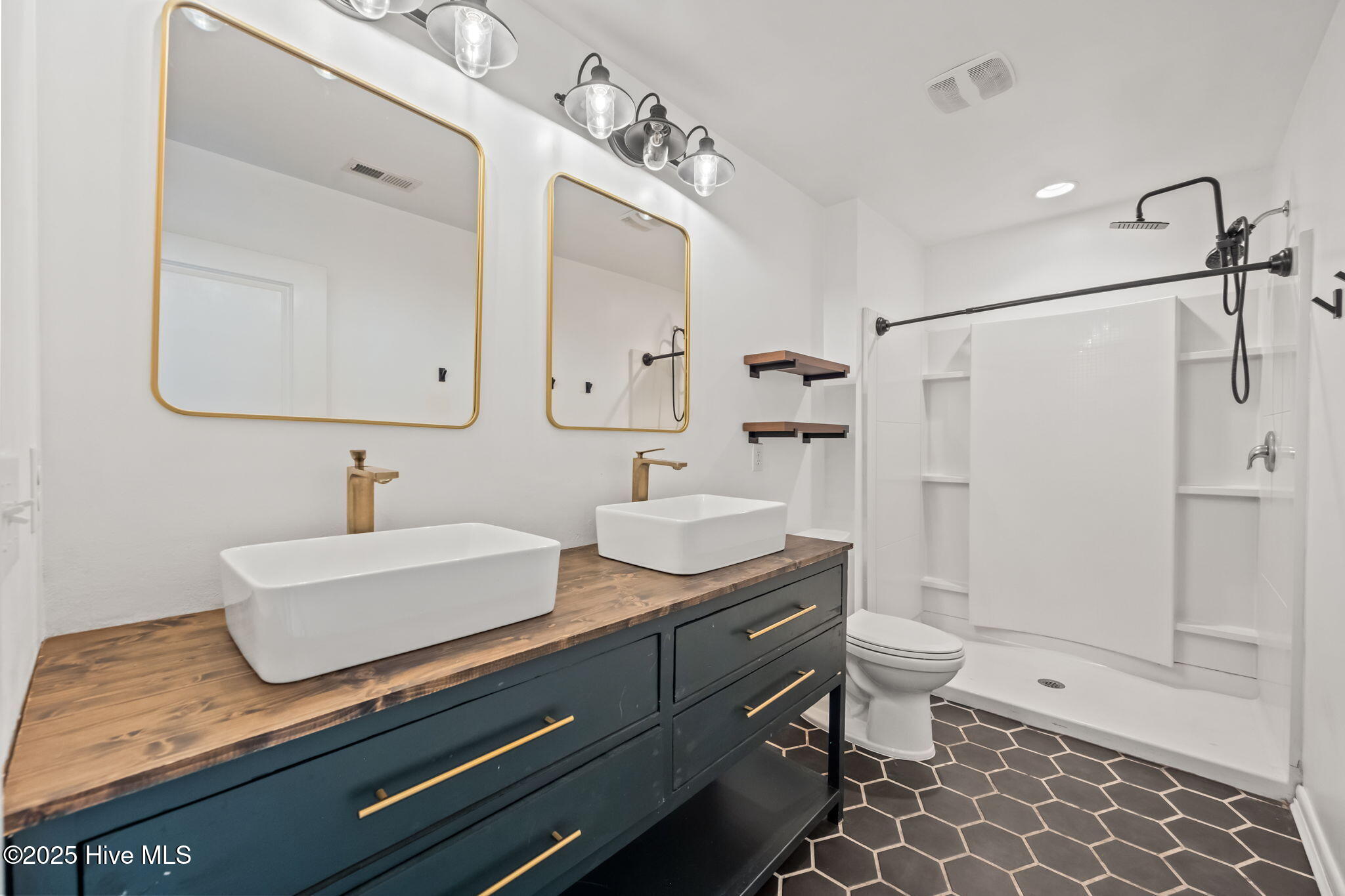 100536661 | Photo 31