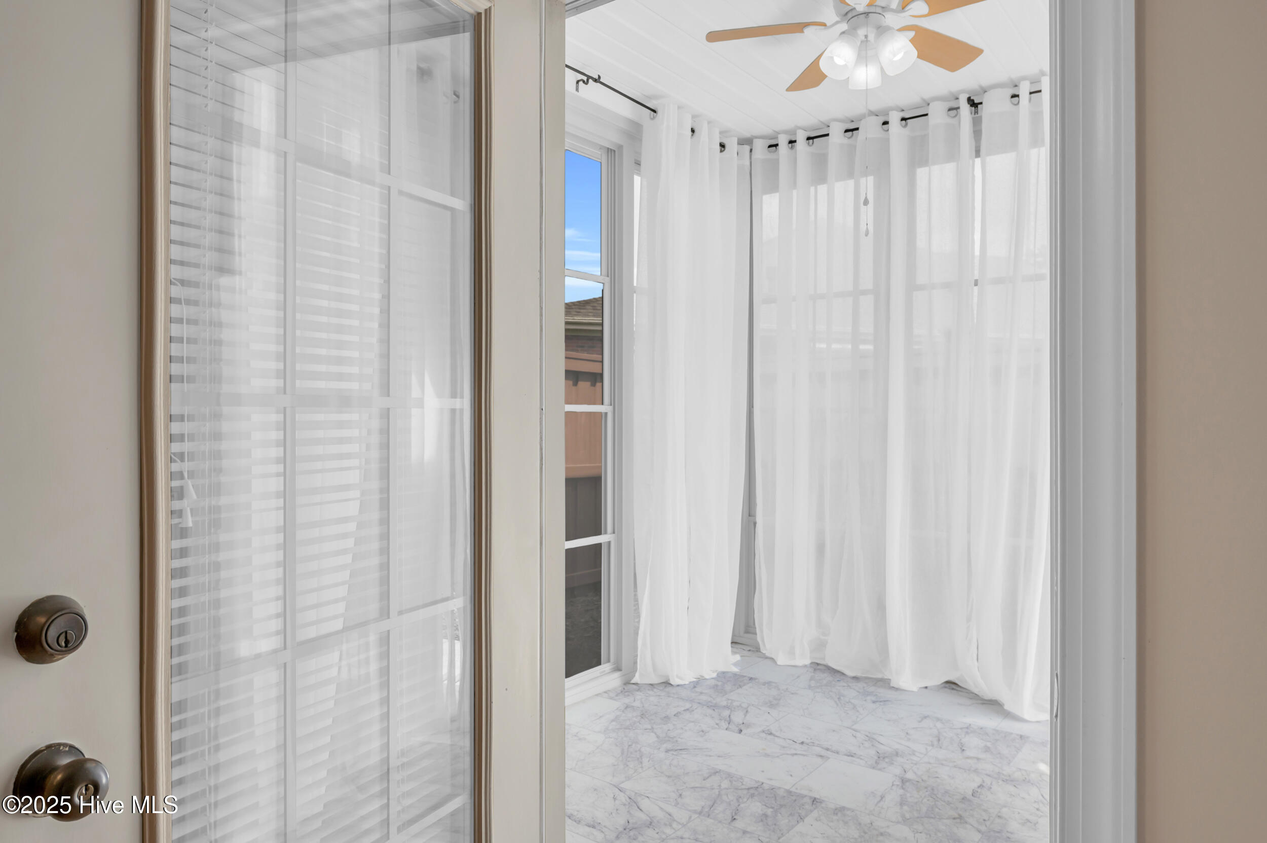 100529321 | Photo 24