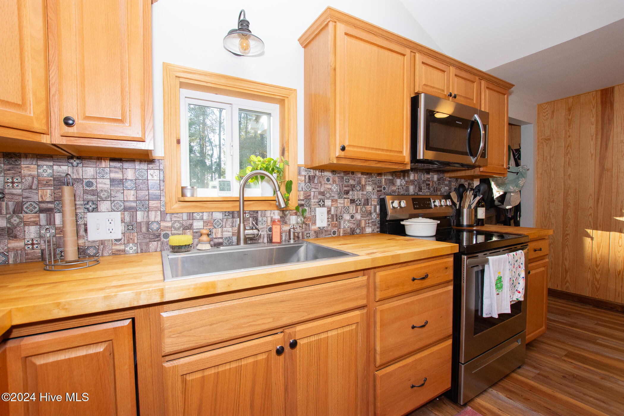 100552342 | Photo 21