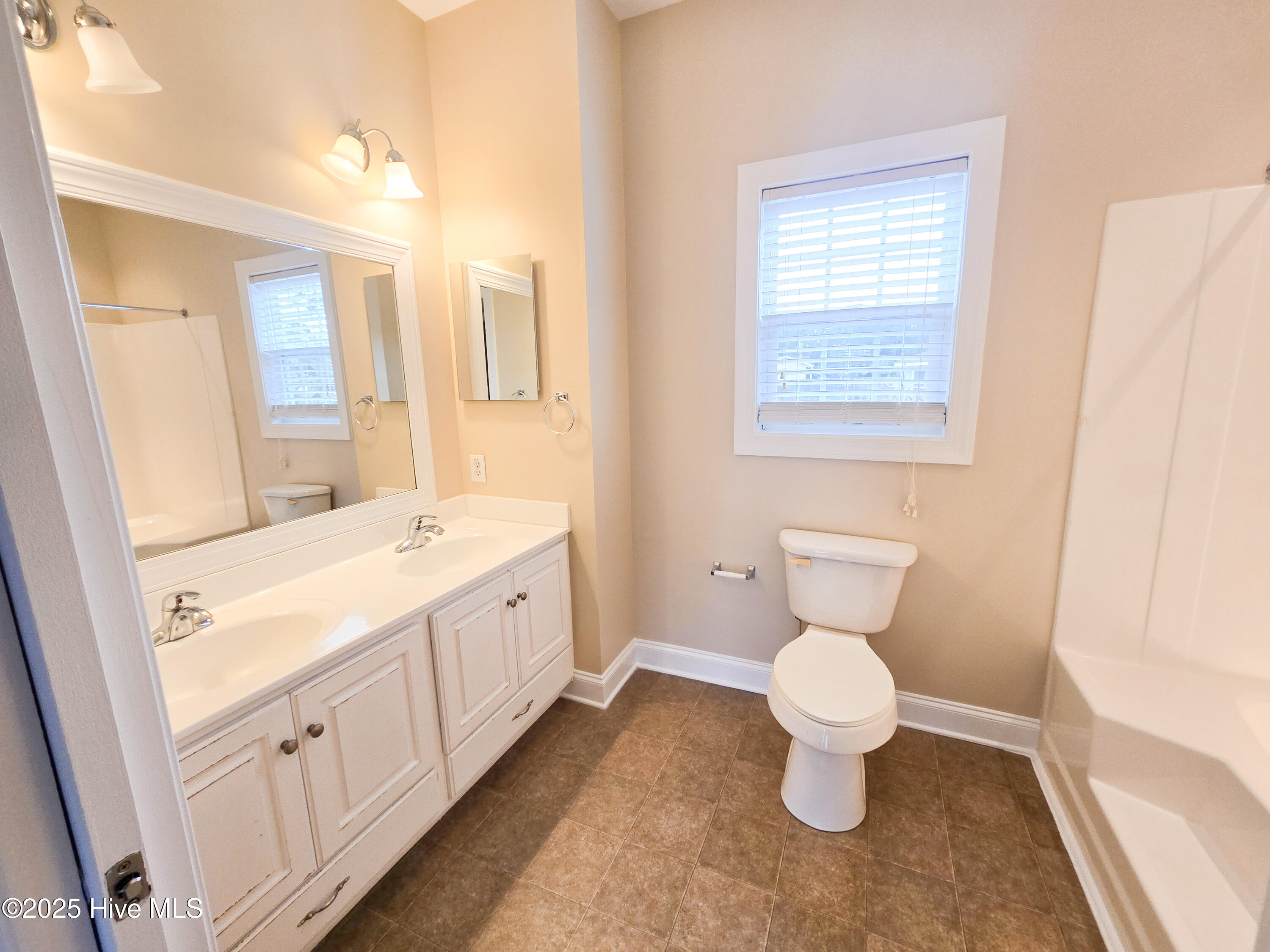 4 Schooner Drive, Swansboro, NC 28584 – photo 12: First Floor Bath