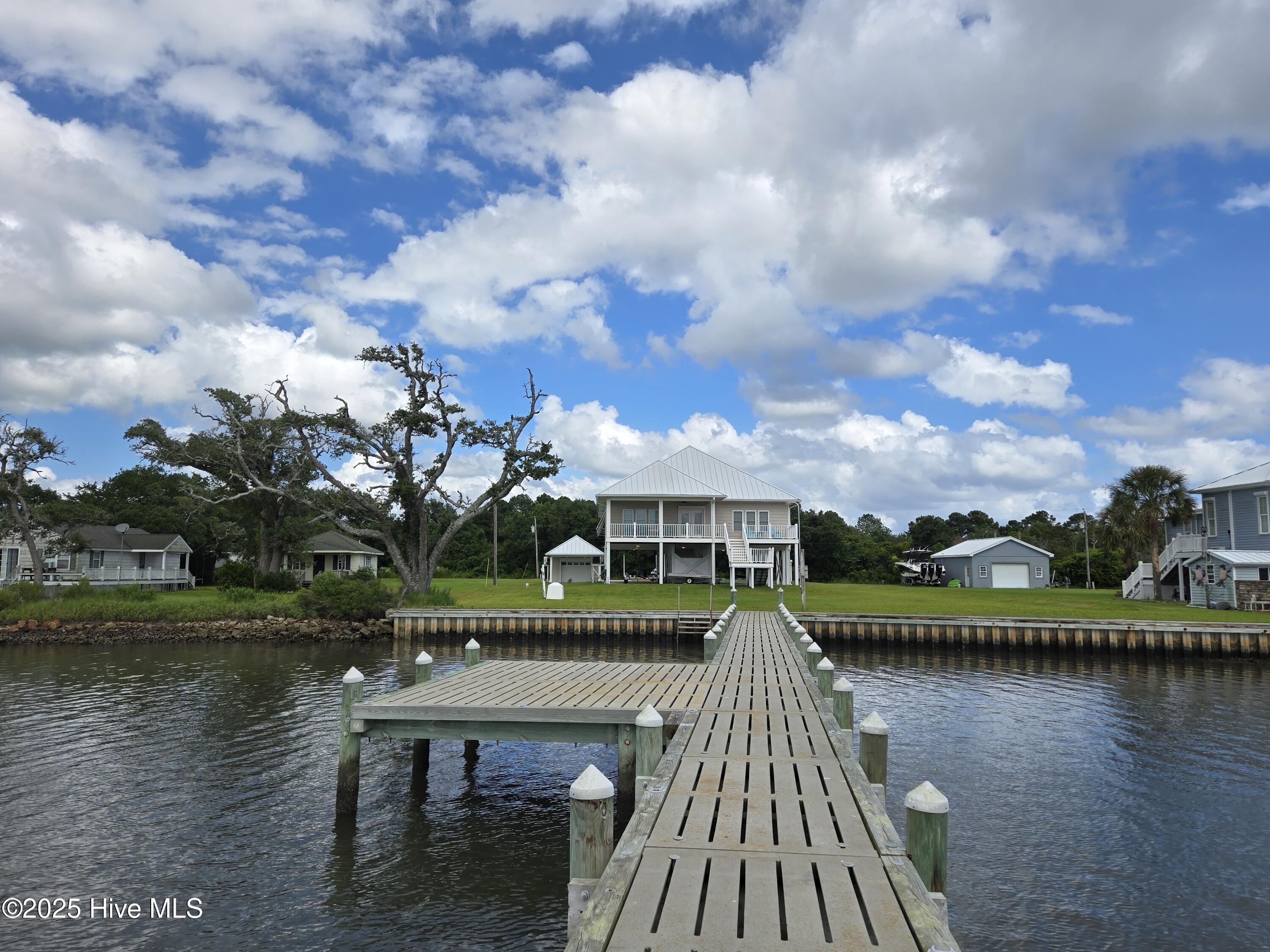 429 Live Oak Road,Newport