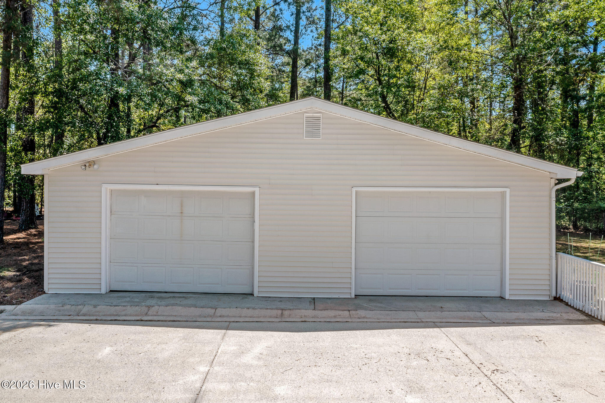 100567029 | Photo 42