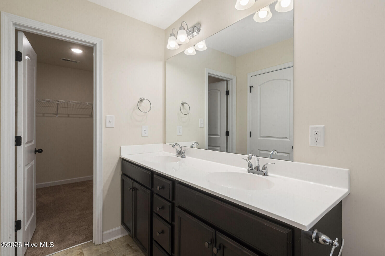 100562999 | Photo 20