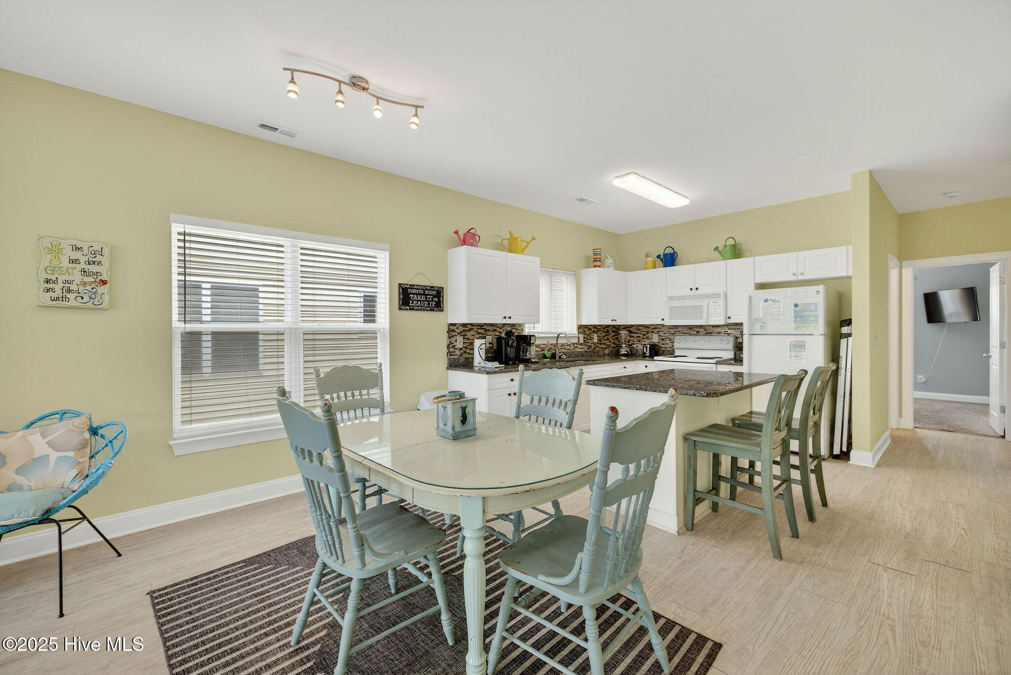 100536023 | Photo 10