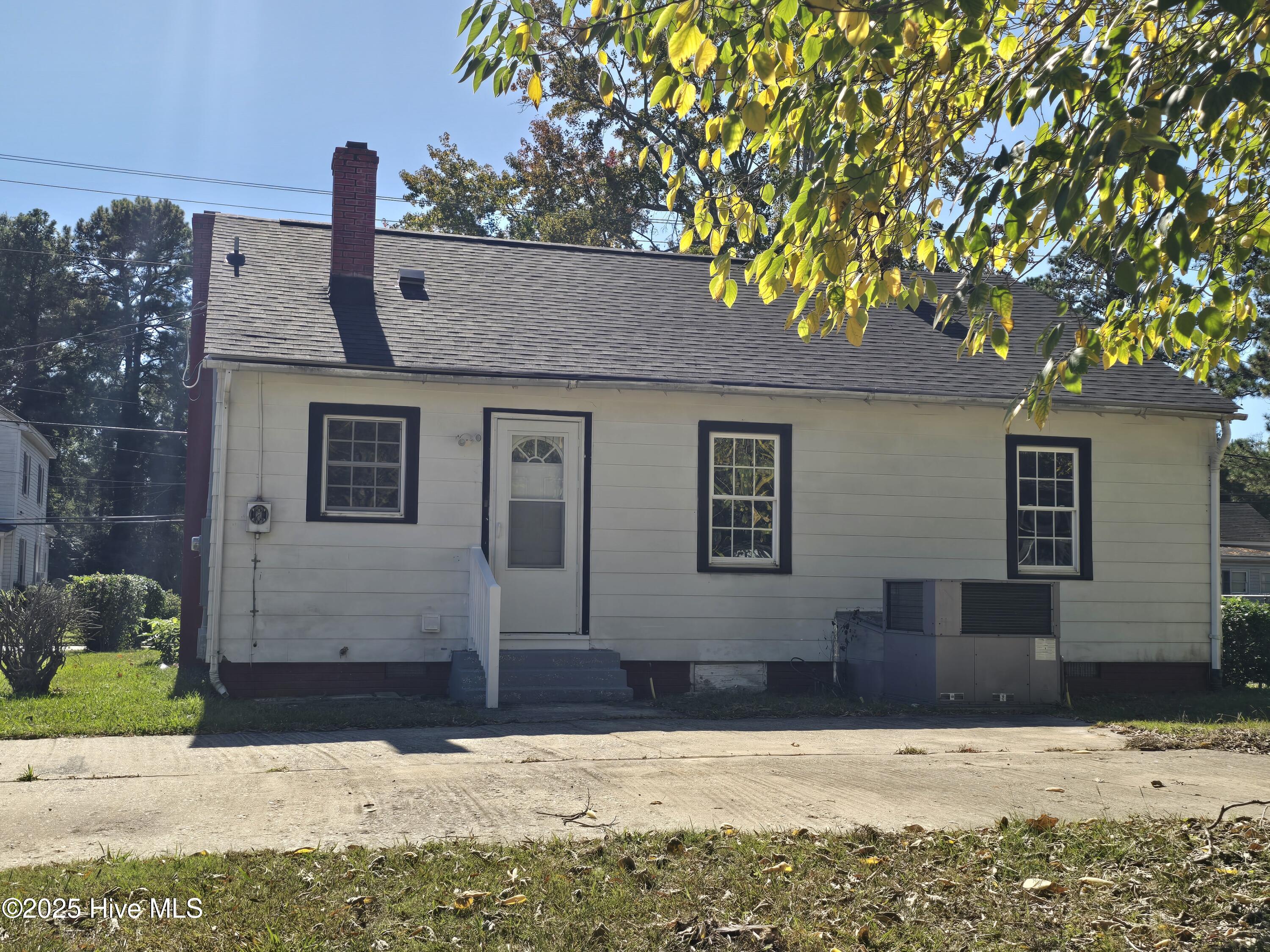 Homes for sale in Scotland Neck, NC | 607 E 9Th St, Scotland Neck, NC 27874 | MLS# 100535660