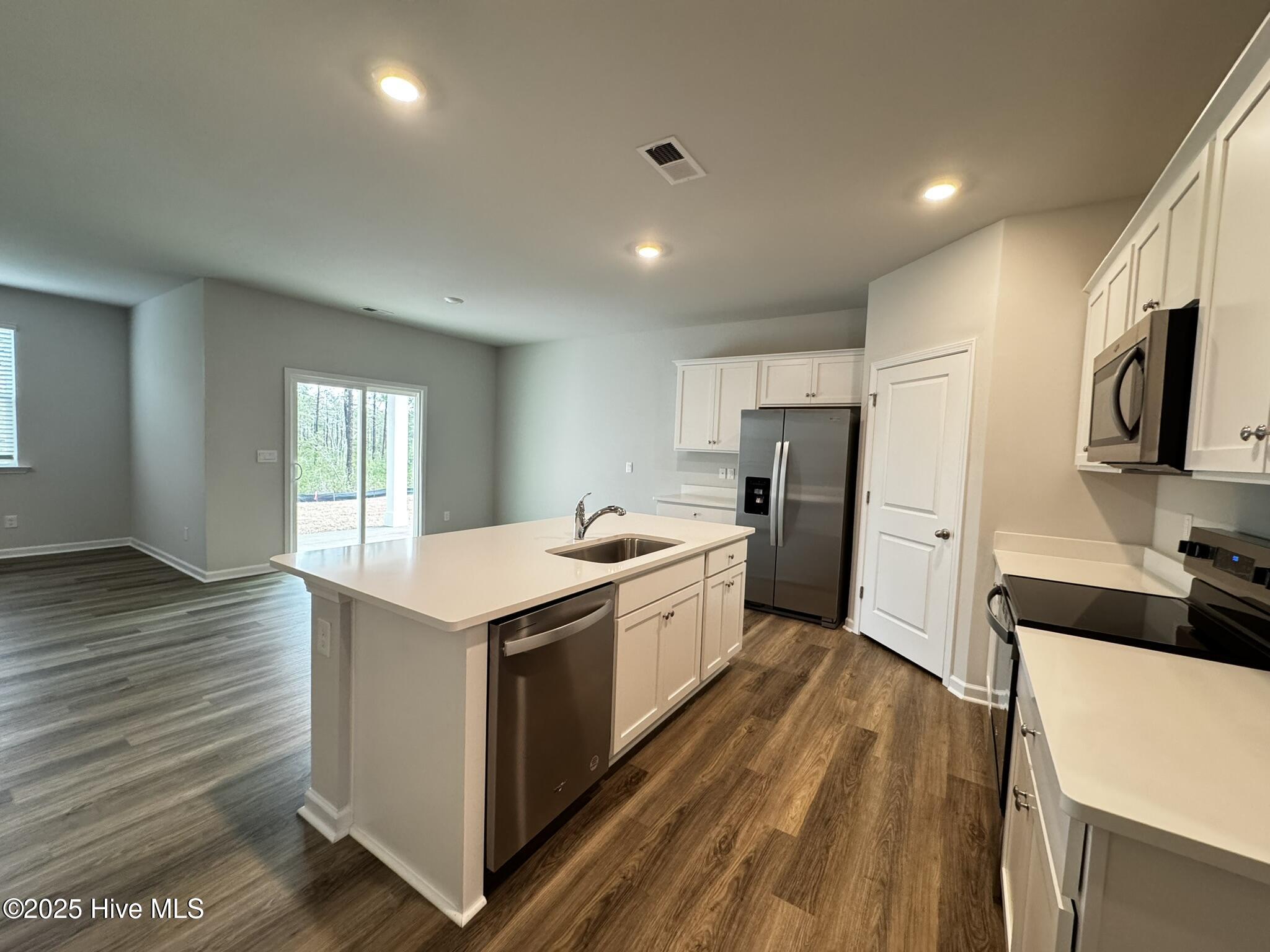 100565961 | Photo 11