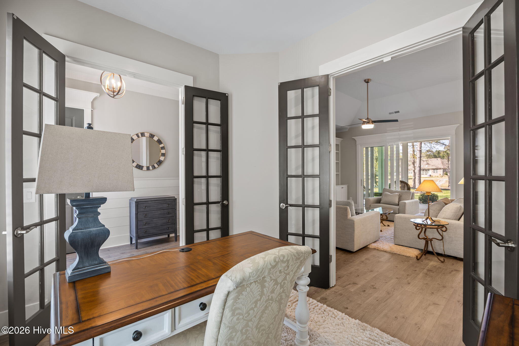 100563731 | Photo 30