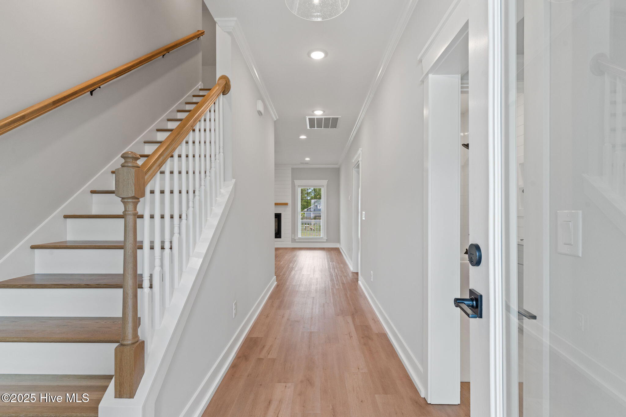 100479579 | Photo 54