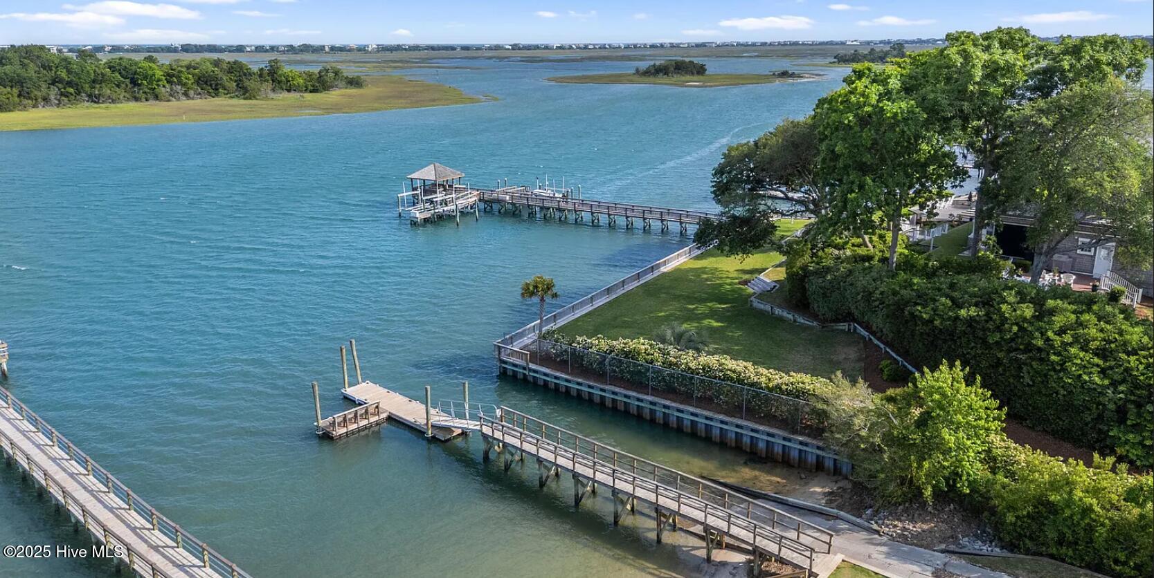 100520263 | Photo 51