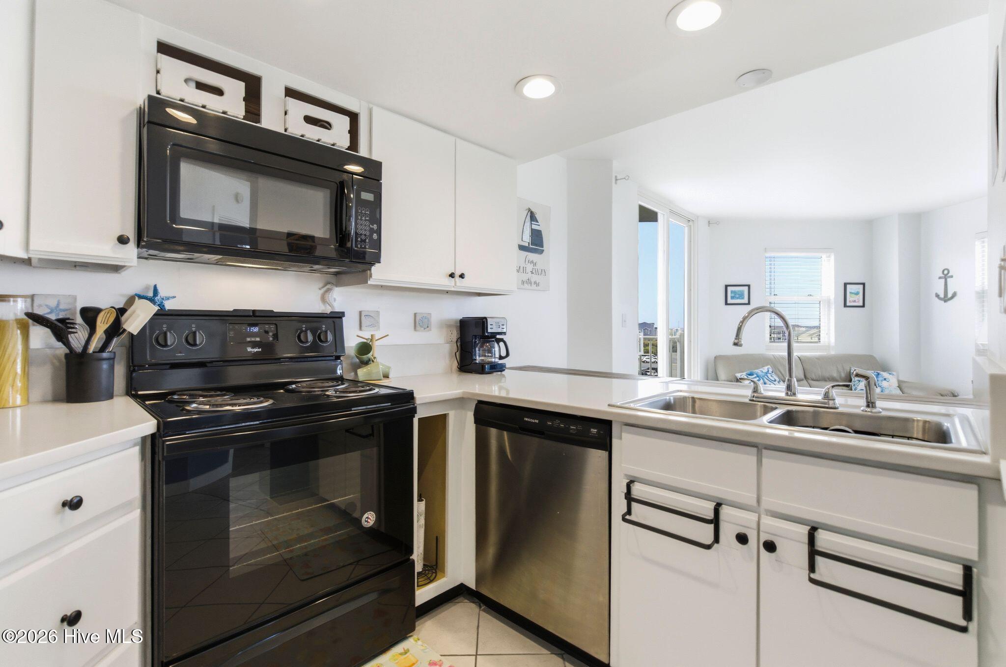 100564198 | Photo 11