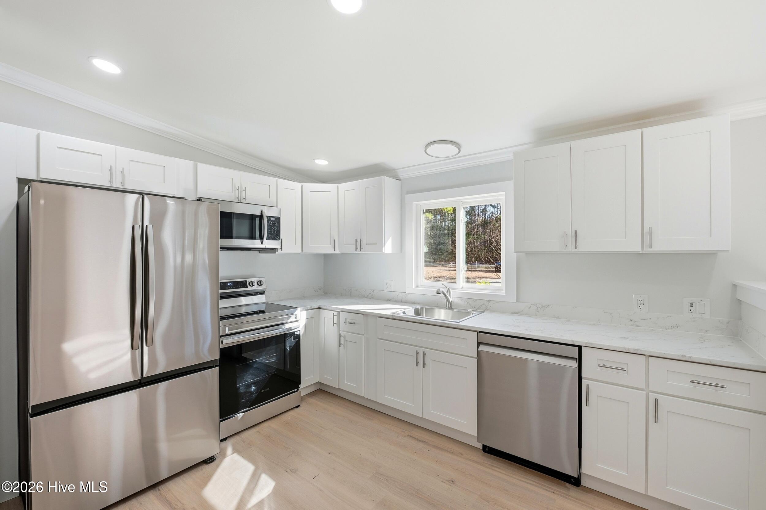 100556630 | Photo 12