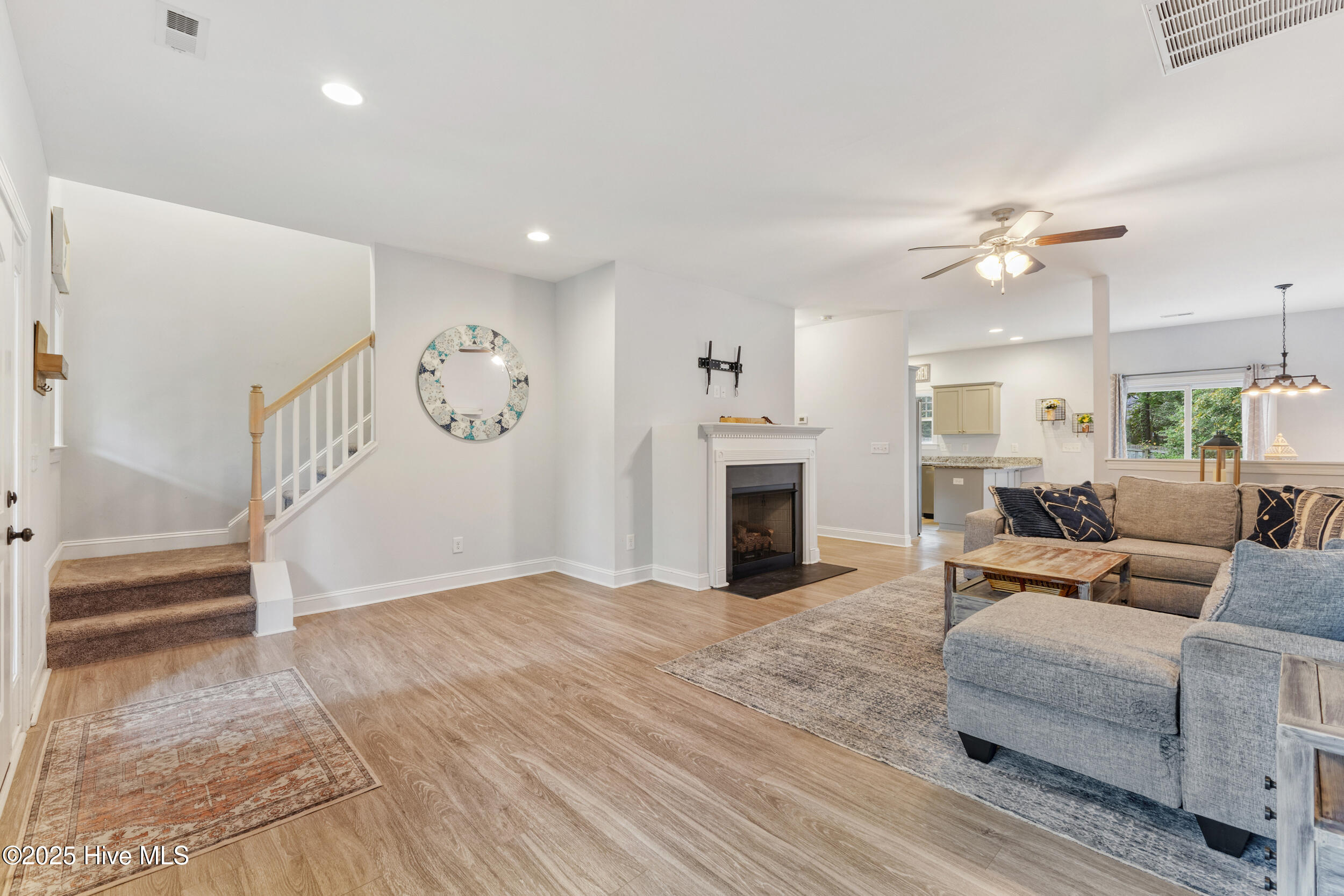 100533307 | Photo 11